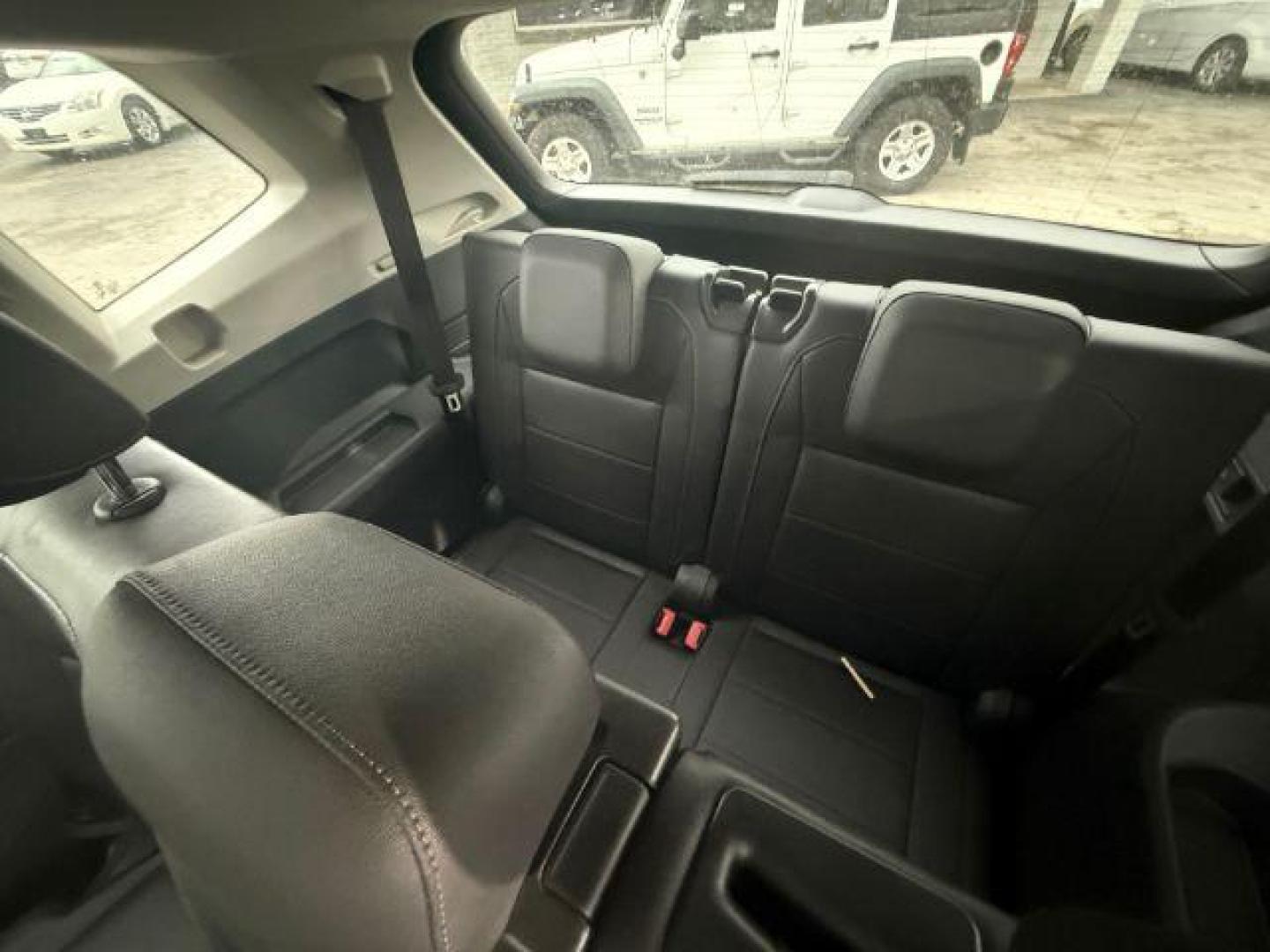2019 GRAY Volkswagen Tiguan SE (3VV3B7AX9KM) with an 2.0L L4 DOHC 16V TUR engine, 8-Speed Automatic transmission, located at 2715 W Pioneer Pkwy, Arlington, TX, 76013, (817) 265-9009, 32.710262, -97.153236 - Photo#13