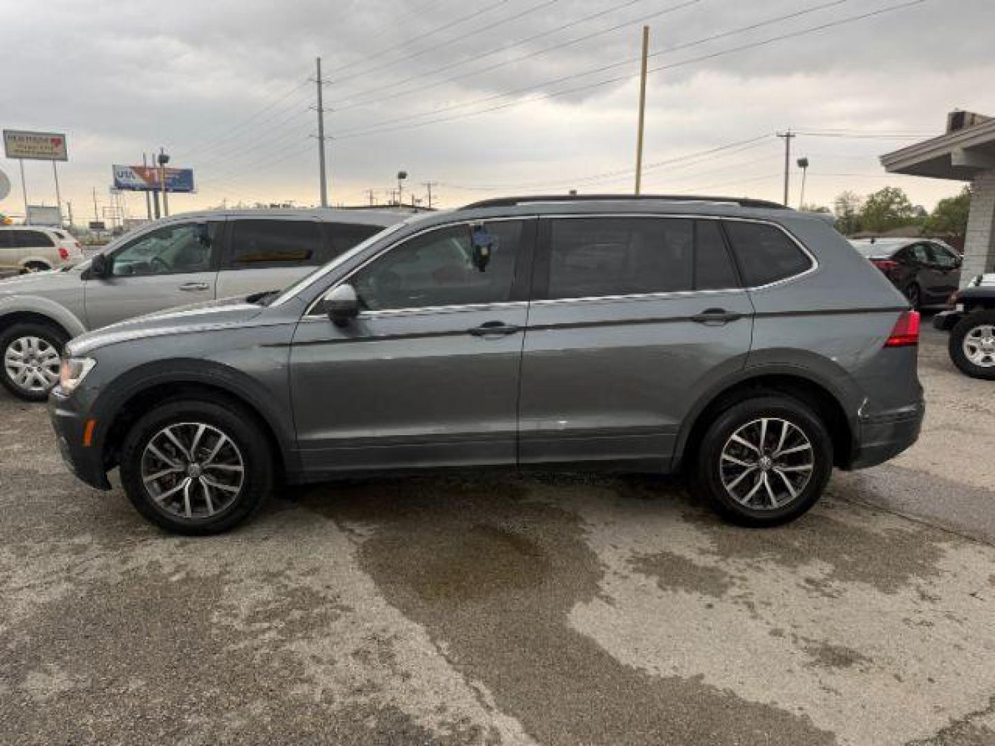 2019 GRAY Volkswagen Tiguan SE (3VV3B7AX9KM) with an 2.0L L4 DOHC 16V TUR engine, 8-Speed Automatic transmission, located at 2715 W Pioneer Pkwy, Arlington, TX, 76013, (817) 265-9009, 32.710262, -97.153236 - Photo#2