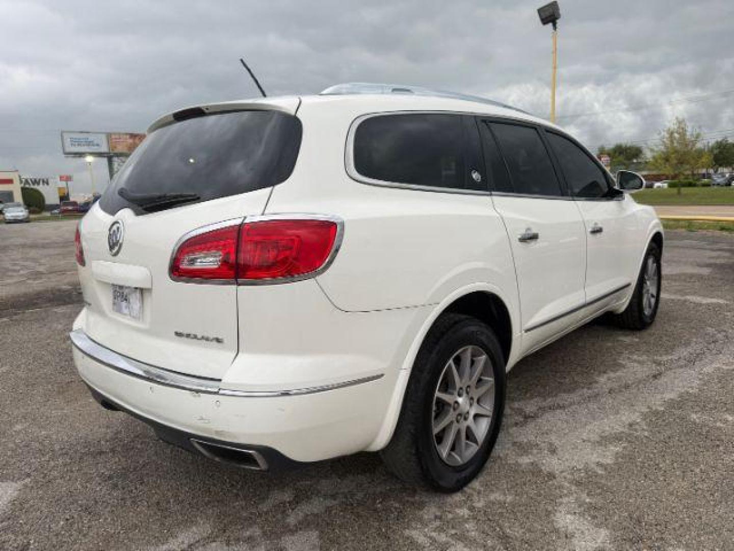 2014 WHITE Buick Enclave Leather (5GAKRBKDXEJ) with an 3.6L V-6 gasoline direct injection engine, located at 2715 W Pioneer Pkwy, Arlington, TX, 76013, (817) 265-9009, 32.710262, -97.153236 - Photo#7