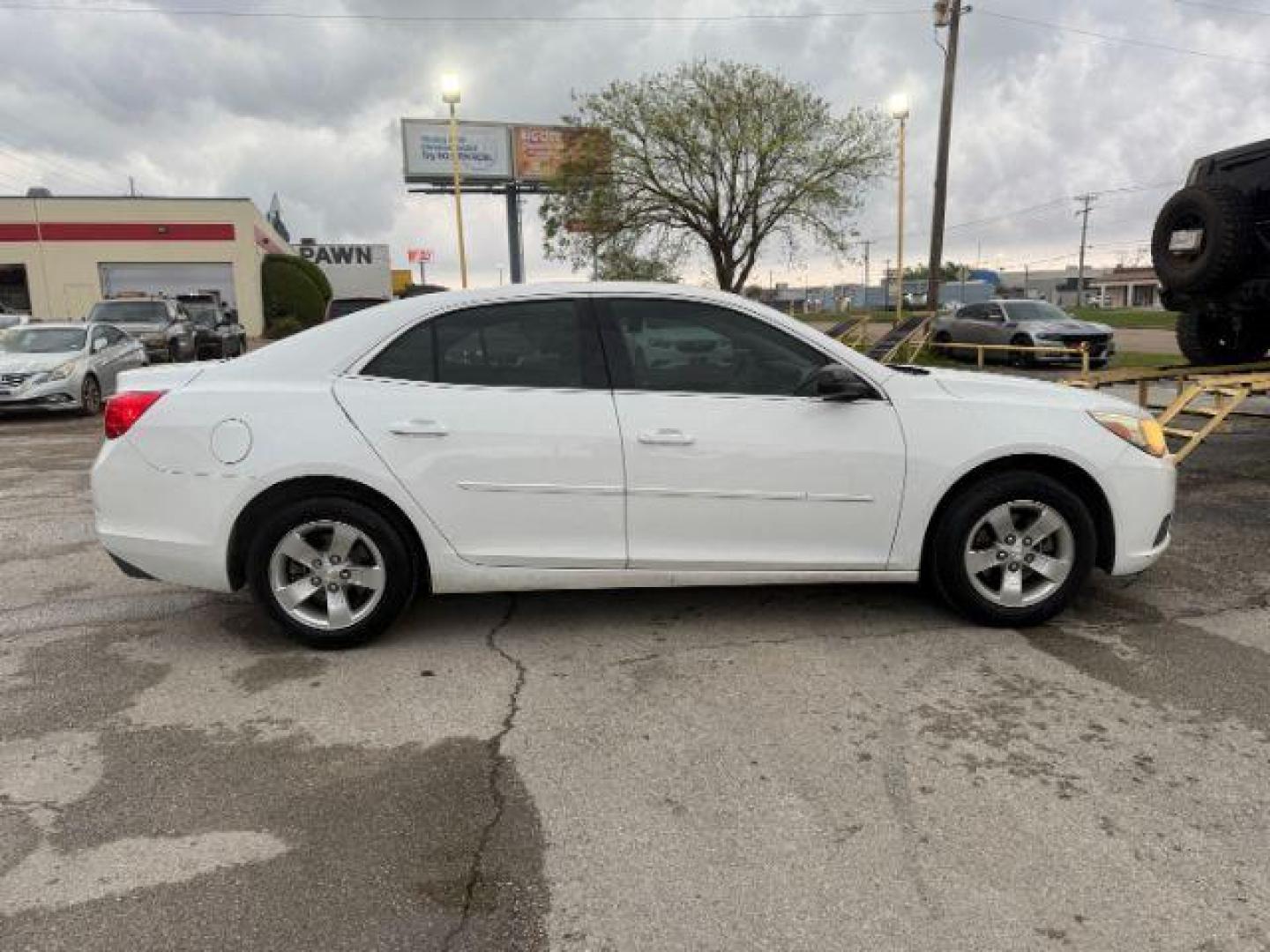 2015 WHITE Chevrolet Malibu LS (1G11B5SL9FF) with an 2.5L L4 DOHC 16V engine, 6-Speed Automatic transmission, located at 2715 W Pioneer Pkwy, Arlington, TX, 76013, (817) 265-9009, 32.710262, -97.153236 - Photo#6