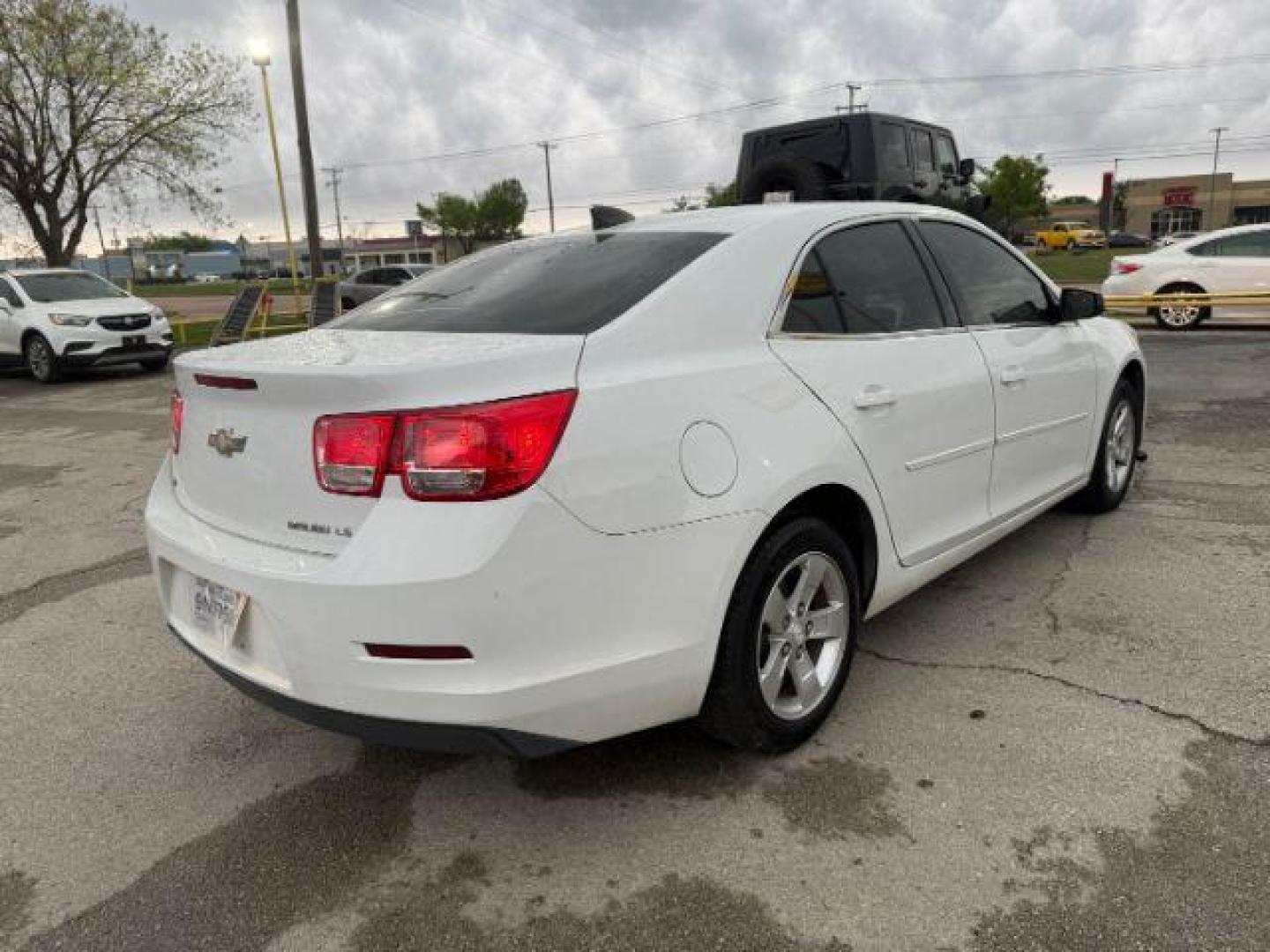 2015 WHITE Chevrolet Malibu LS (1G11B5SL9FF) with an 2.5L L4 DOHC 16V engine, 6-Speed Automatic transmission, located at 2715 W Pioneer Pkwy, Arlington, TX, 76013, (817) 265-9009, 32.710262, -97.153236 - Photo#7