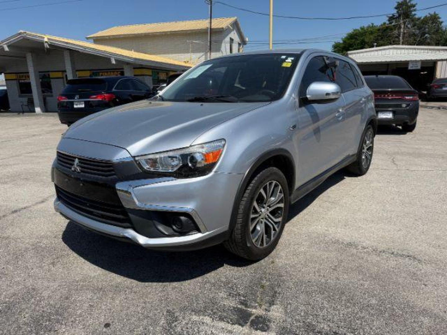 2017 SILVER Mitsubishi Outlander Sport 2.0 ES (JA4AP3AU1HZ) with an 2L I-4 DOHC engine, located at 2715 W Pioneer Pkwy, Arlington, TX, 76013, (817) 265-9009, 32.710262, -97.153236 - Photo#3