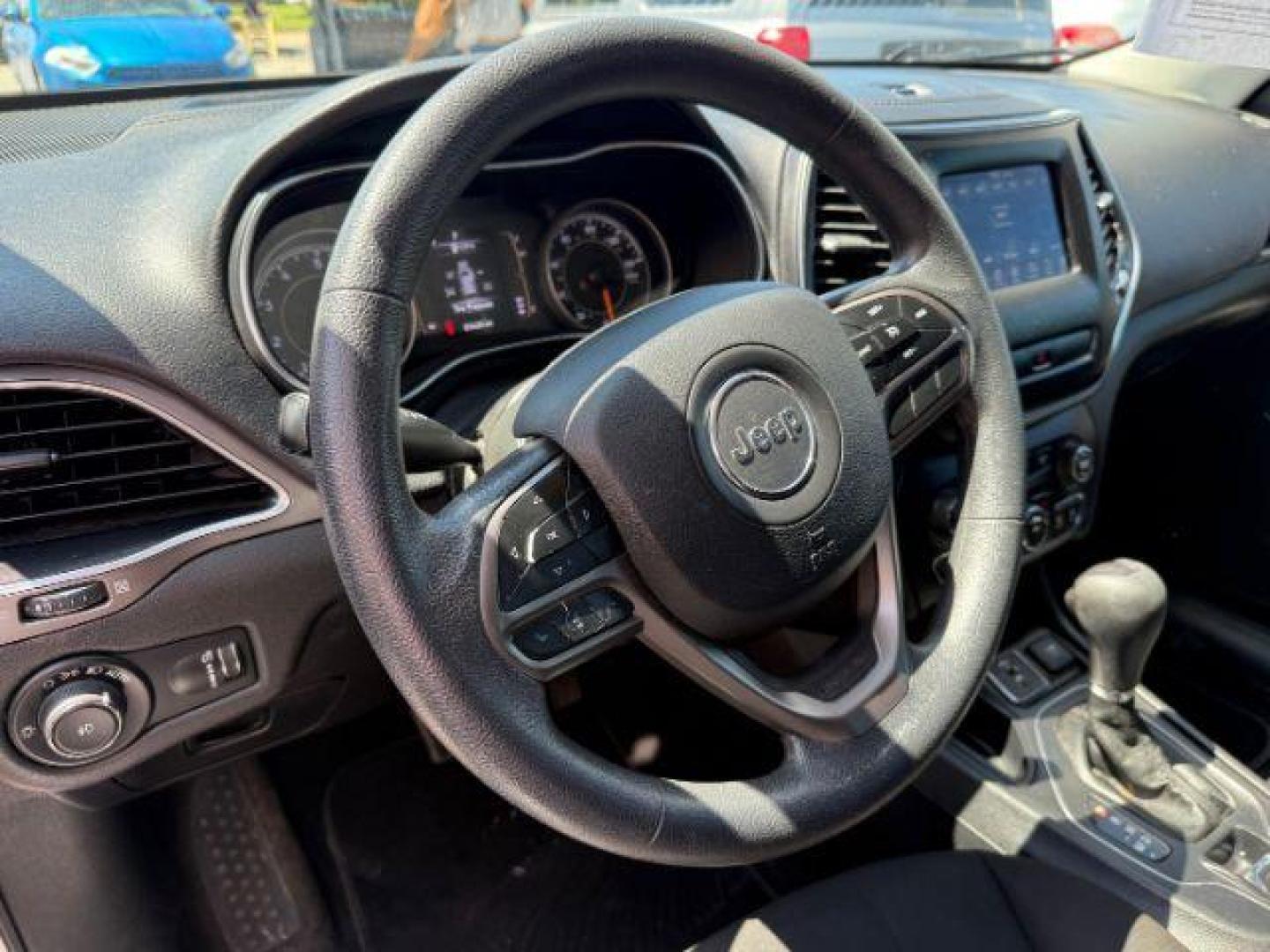 2019 WHITE Jeep Cherokee Latitude FWD (1C4PJLCB6KD) with an 2.4L L4 DOHC 16V engine, 9-Speed Automatic transmission, located at 2715 W Pioneer Pkwy, Arlington, TX, 76013, (817) 265-9009, 32.710262, -97.153236 - Photo#15