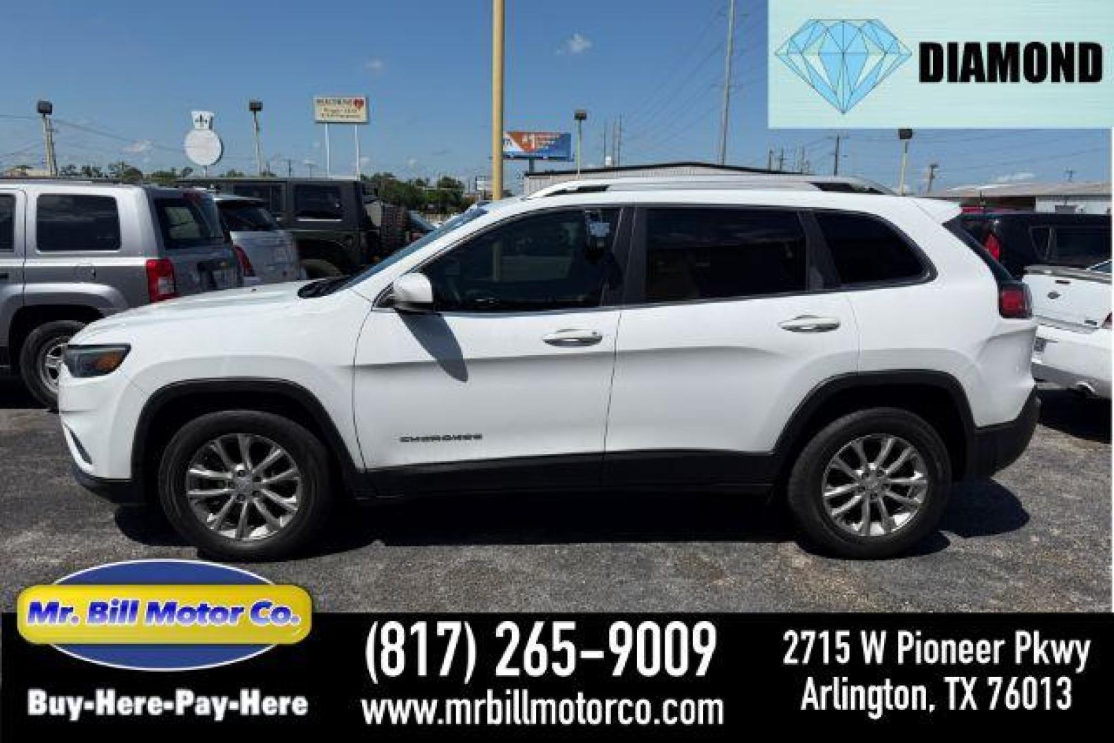 2019 WHITE Jeep Cherokee Latitude FWD (1C4PJLCB6KD) with an 2.4L L4 DOHC 16V engine, 9-Speed Automatic transmission, located at 2715 W Pioneer Pkwy, Arlington, TX, 76013, (817) 265-9009, 32.710262, -97.153236 - Photo#0