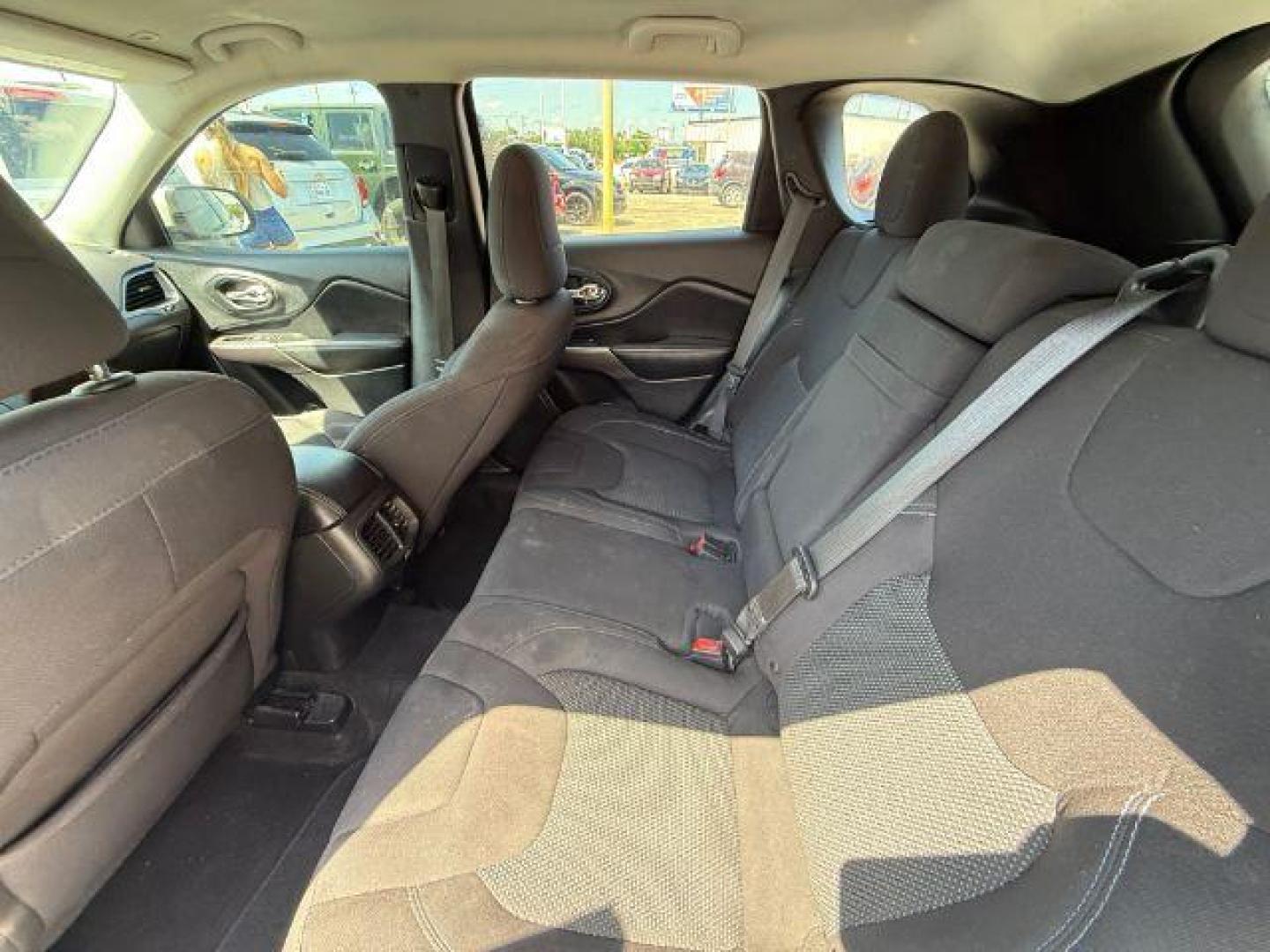 2019 WHITE Jeep Cherokee Latitude FWD (1C4PJLCB6KD) with an 2.4L L4 DOHC 16V engine, 9-Speed Automatic transmission, located at 2715 W Pioneer Pkwy, Arlington, TX, 76013, (817) 265-9009, 32.710262, -97.153236 - Photo#12