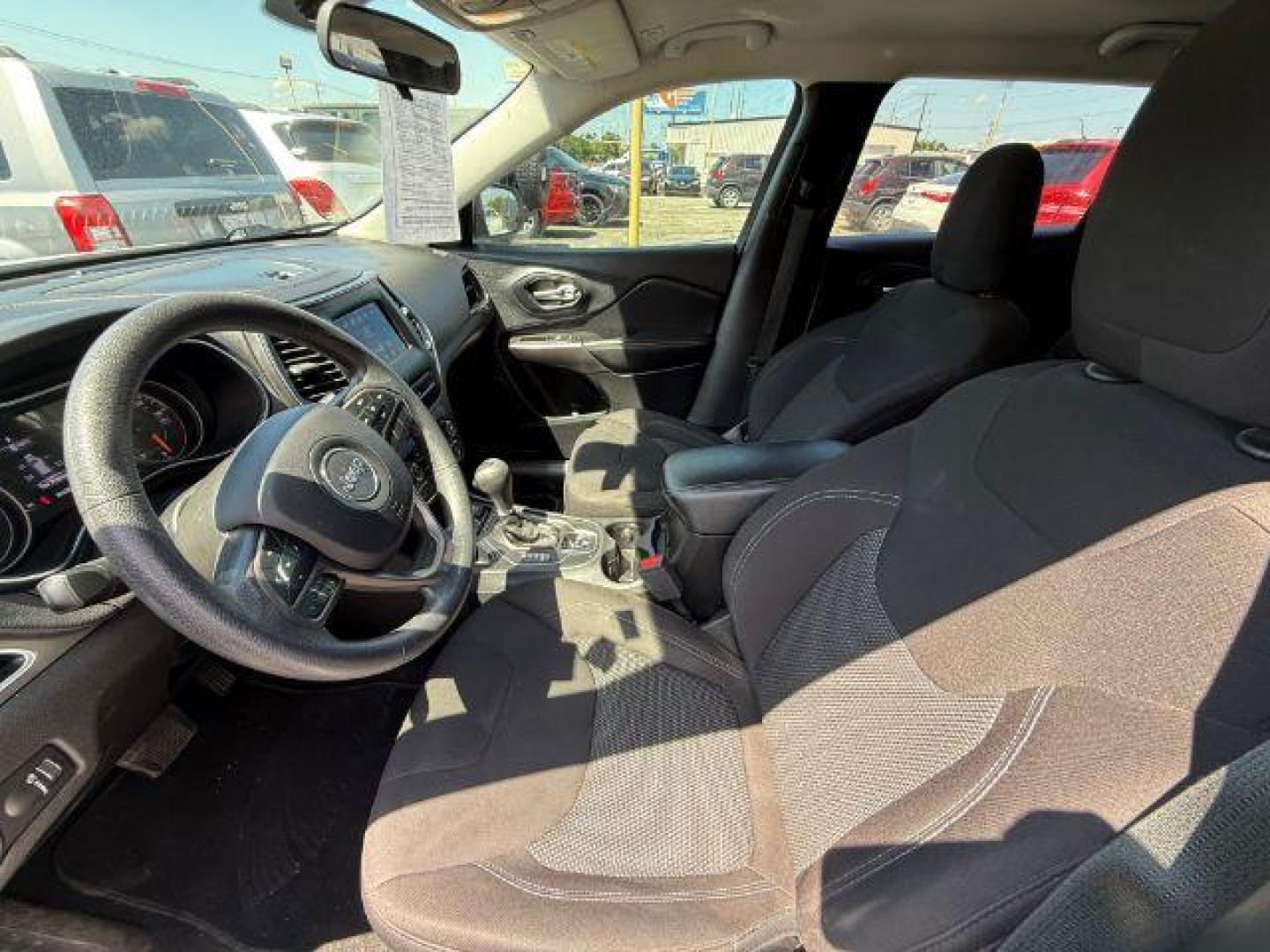 2019 WHITE Jeep Cherokee Latitude FWD (1C4PJLCB6KD) with an 2.4L L4 DOHC 16V engine, 9-Speed Automatic transmission, located at 2715 W Pioneer Pkwy, Arlington, TX, 76013, (817) 265-9009, 32.710262, -97.153236 - Photo#14