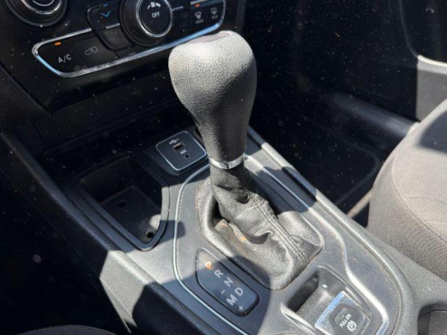 2019 WHITE Jeep Cherokee Latitude FWD (1C4PJLCB6KD) with an 2.4L L4 DOHC 16V engine, 9-Speed Automatic transmission, located at 2715 W Pioneer Pkwy, Arlington, TX, 76013, (817) 265-9009, 32.710262, -97.153236 - Photo#16