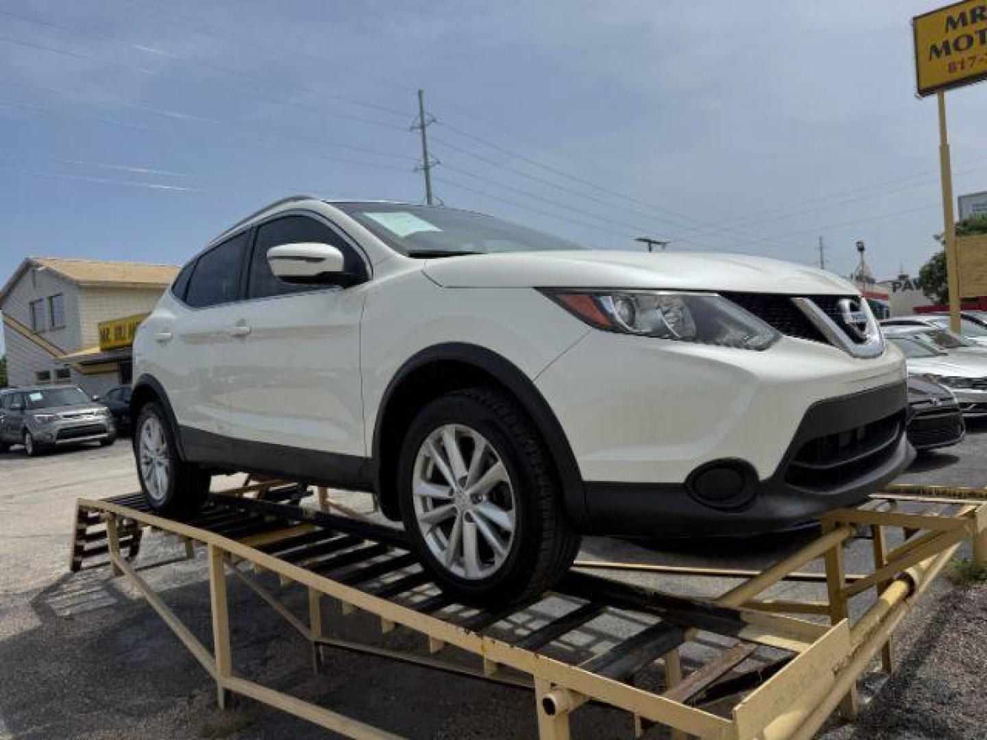 2018 WHITE Nissan Rogue Sport SV (JN1BJ1CR7JW) with an 2L I-4 gasoline direct injection engine, located at 2715 W Pioneer Pkwy, Arlington, TX, 76013, (817) 265-9009, 32.710262, -97.153236 - Photo#3