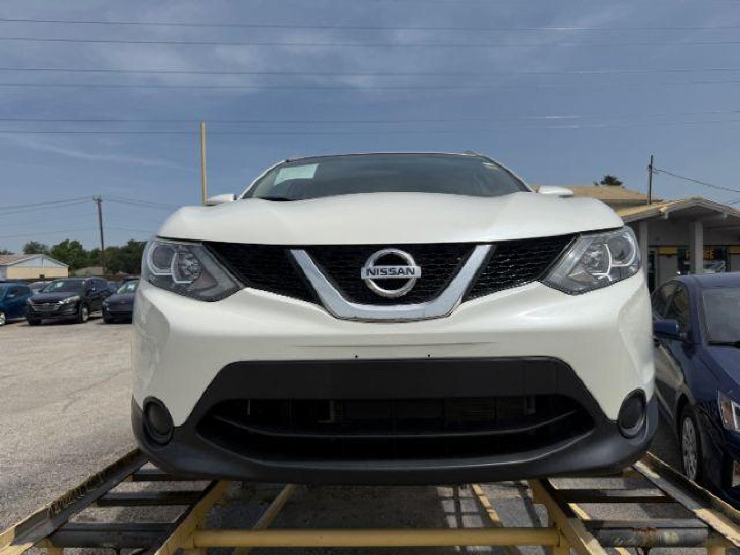 2018 WHITE Nissan Rogue Sport SV (JN1BJ1CR7JW) with an 2L I-4 gasoline direct injection engine, located at 2715 W Pioneer Pkwy, Arlington, TX, 76013, (817) 265-9009, 32.710262, -97.153236 - Photo#4
