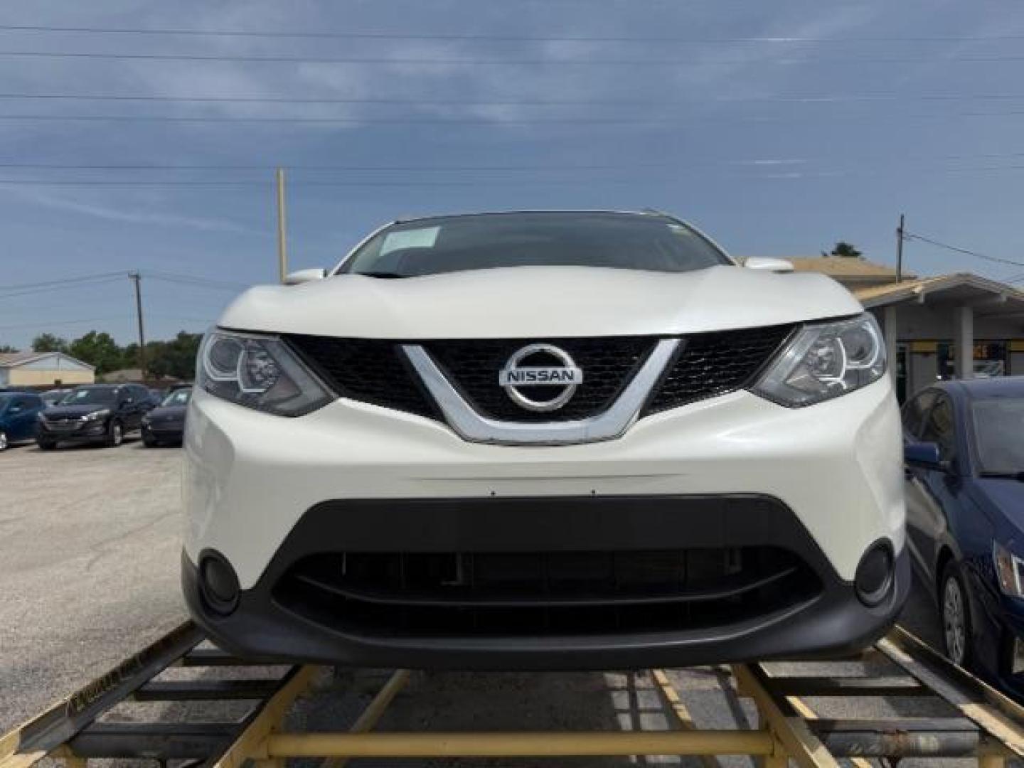 2018 WHITE Nissan Rogue Sport SV (JN1BJ1CR7JW) with an 2L I-4 gasoline dire engine, located at 2715 W Pioneer Pkwy, Arlington, TX, 76013, (817) 265-9009, 32.710262, -97.153236 - Photo#4