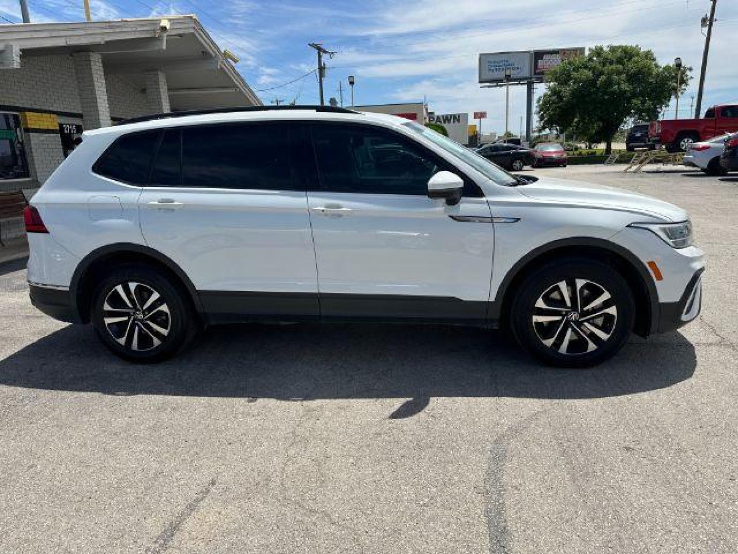 2022 WHITE Volkswagen Tiguan 2.0T S (3VV1B7AX5NM) with an 2L I-4 gasoline direct injection engine, located at 2715 W Pioneer Pkwy, Arlington, TX, 76013, (817) 265-9009, 32.710262, -97.153236 - Photo#6