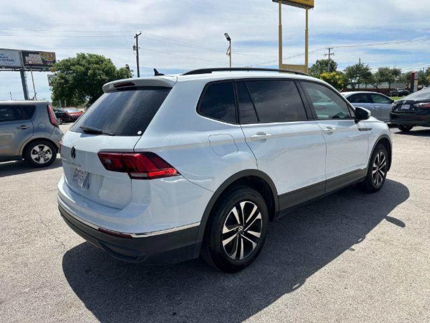2022 WHITE Volkswagen Tiguan 2.0T S (3VV1B7AX5NM) with an 2L I-4 gasoline direct injection engine, located at 2715 W Pioneer Pkwy, Arlington, TX, 76013, (817) 265-9009, 32.710262, -97.153236 - Photo#7