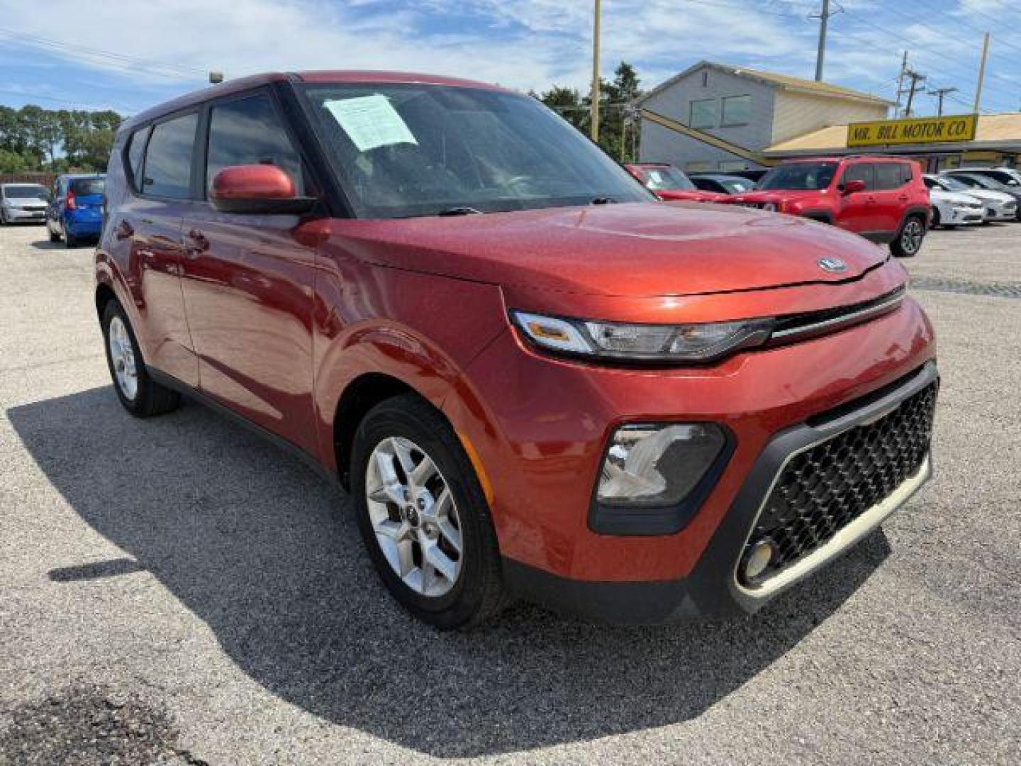 2021 ORANGE Kia Soul LX (KNDJ23AU8M7) with an 2L I-4 DOHC engine, located at 2715 W Pioneer Pkwy, Arlington, TX, 76013, (817) 265-9009, 32.710262, -97.153236 - Photo#5