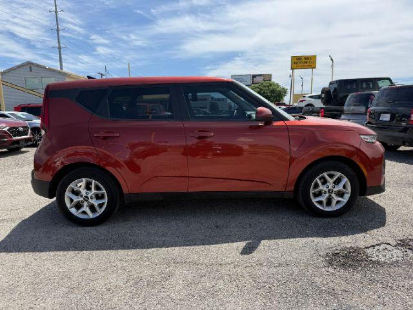 2021 ORANGE Kia Soul LX (KNDJ23AU8M7) with an 2L I-4 DOHC engine, located at 2715 W Pioneer Pkwy, Arlington, TX, 76013, (817) 265-9009, 32.710262, -97.153236 - Photo#6