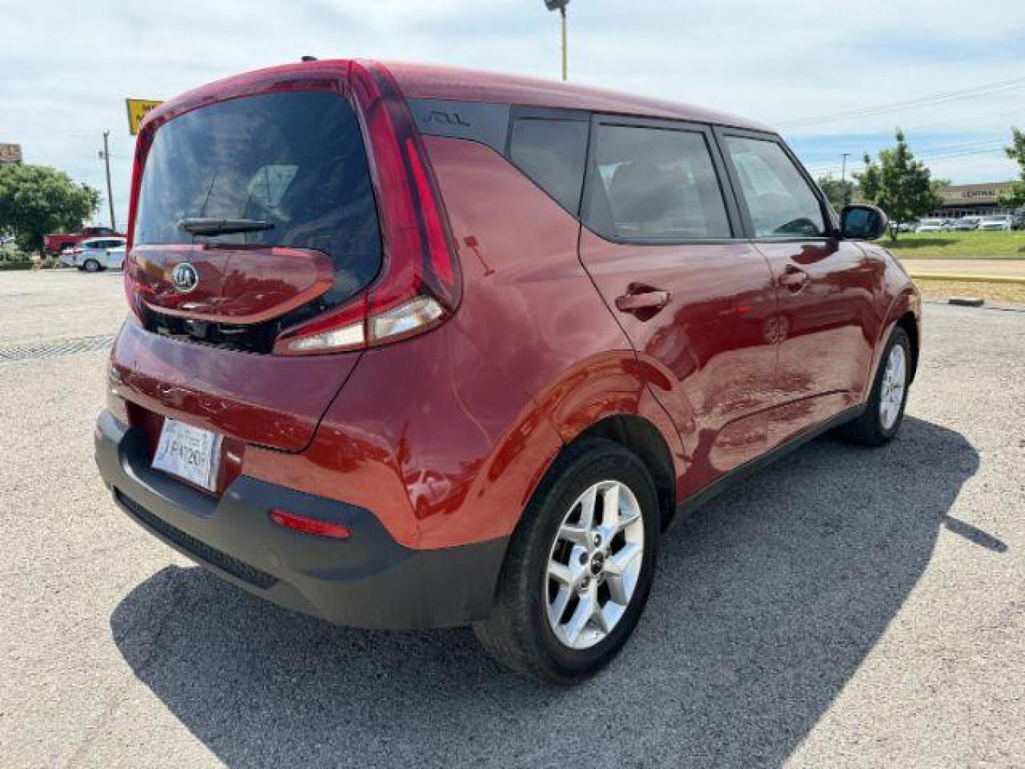 2021 ORANGE Kia Soul LX (KNDJ23AU8M7) with an 2L I-4 DOHC engine, located at 2715 W Pioneer Pkwy, Arlington, TX, 76013, (817) 265-9009, 32.710262, -97.153236 - Photo#7