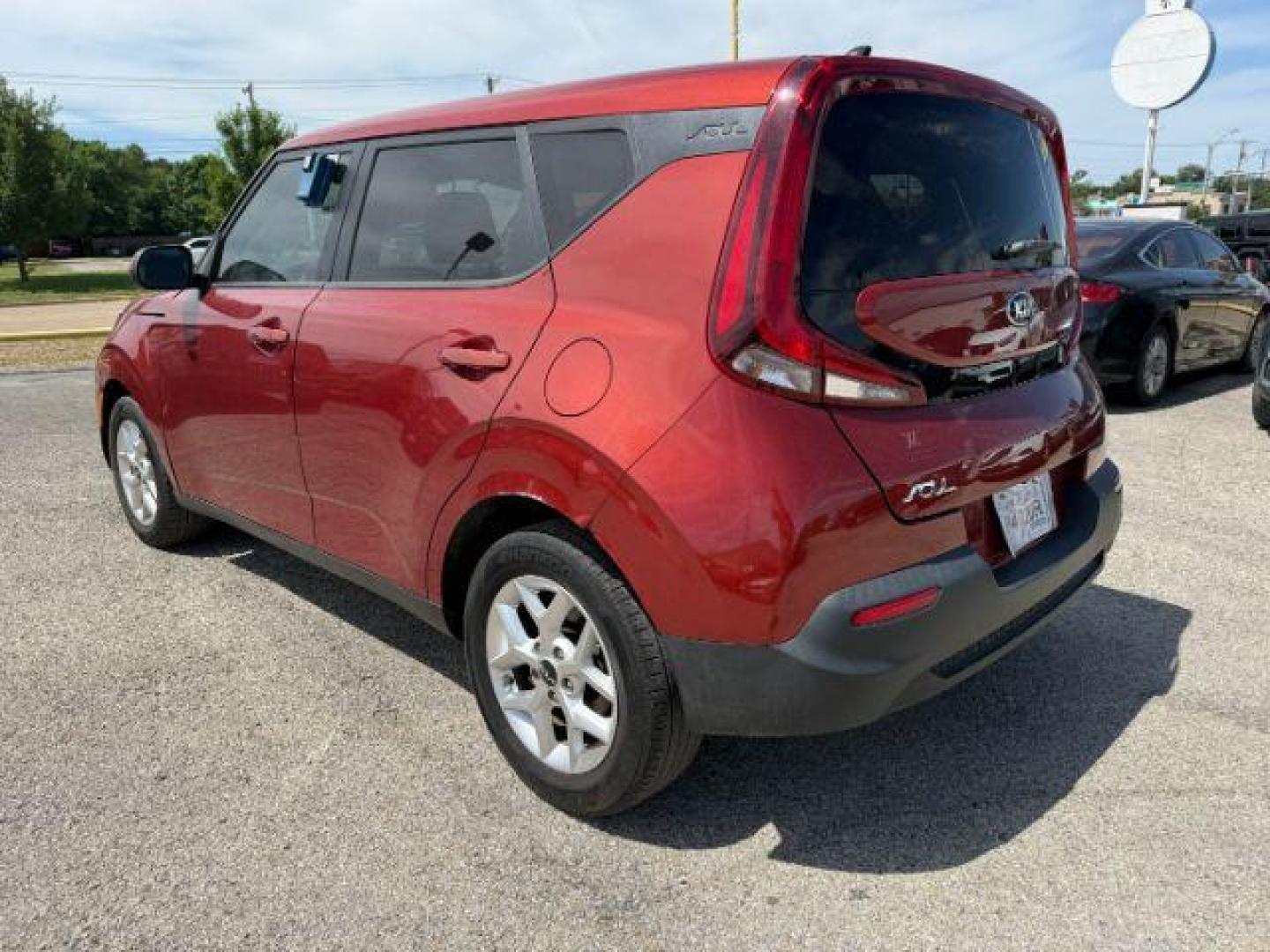 2021 ORANGE Kia Soul LX (KNDJ23AU8M7) with an 2L I-4 DOHC engine, located at 2715 W Pioneer Pkwy, Arlington, TX, 76013, (817) 265-9009, 32.710262, -97.153236 - Photo#9