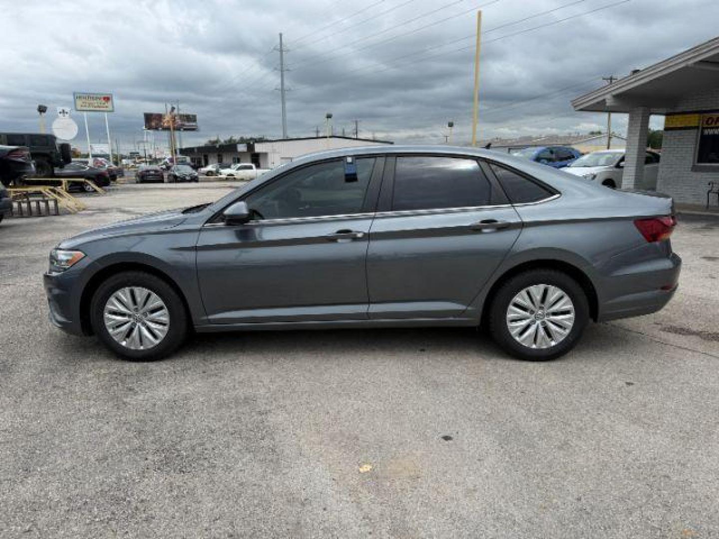 2019 GRAY Volkswagen Jetta 1.4T S | 1.4T SE | 1.4T R-Line (3VWCB7BU5KM) with an 1.4L I-4 gasoline direct injection engine, located at 2715 W Pioneer Pkwy, Arlington, TX, 76013, (817) 265-9009, 32.710262, -97.153236 - Photo#2