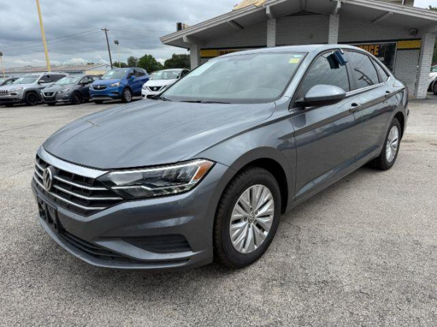 2019 GRAY Volkswagen Jetta 1.4T S | 1.4T SE | 1.4T R-Line (3VWCB7BU5KM) with an 1.4L I-4 gasoline direct injection engine, located at 2715 W Pioneer Pkwy, Arlington, TX, 76013, (817) 265-9009, 32.710262, -97.153236 - Photo#3