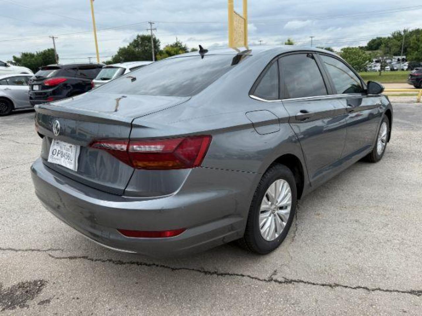 2019 GRAY Volkswagen Jetta 1.4T S | 1.4T SE | 1.4T R-Line (3VWCB7BU5KM) with an 1.4L I-4 gasoline direct injection engine, located at 2715 W Pioneer Pkwy, Arlington, TX, 76013, (817) 265-9009, 32.710262, -97.153236 - Photo#7