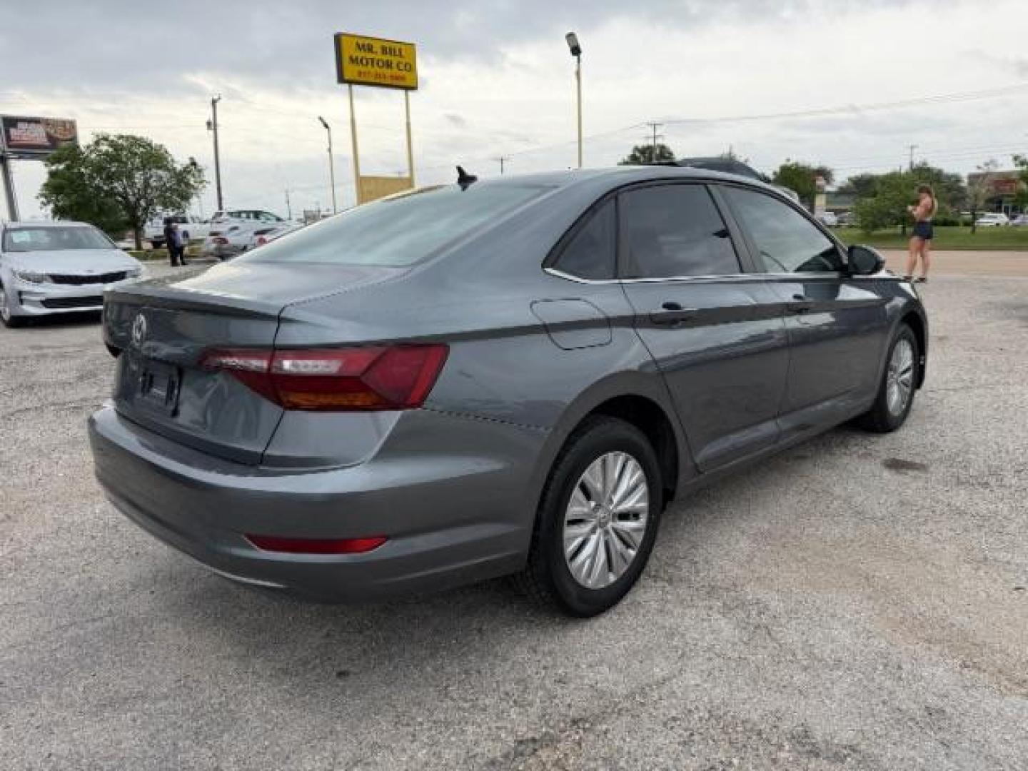 2019 GRAY Volkswagen Jetta 1.4T S | 1.4T SE | 1 (3VWCB7BU5KM) with an 1.4L I-4 gasoline di engine, located at 2715 W Pioneer Pkwy, Arlington, TX, 76013, (817) 265-9009, 32.710262, -97.153236 - Photo#7