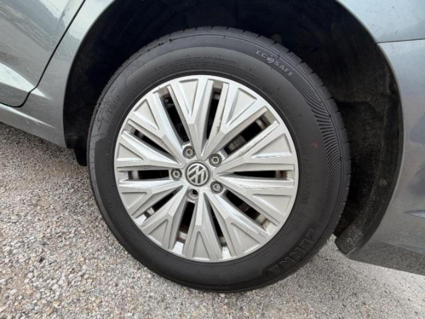 2019 GRAY Volkswagen Jetta 1.4T S | 1.4T SE | 1 (3VWCB7BU5KM) with an 1.4L I-4 gasoline di engine, located at 2715 W Pioneer Pkwy, Arlington, TX, 76013, (817) 265-9009, 32.710262, -97.153236 - Photo#9