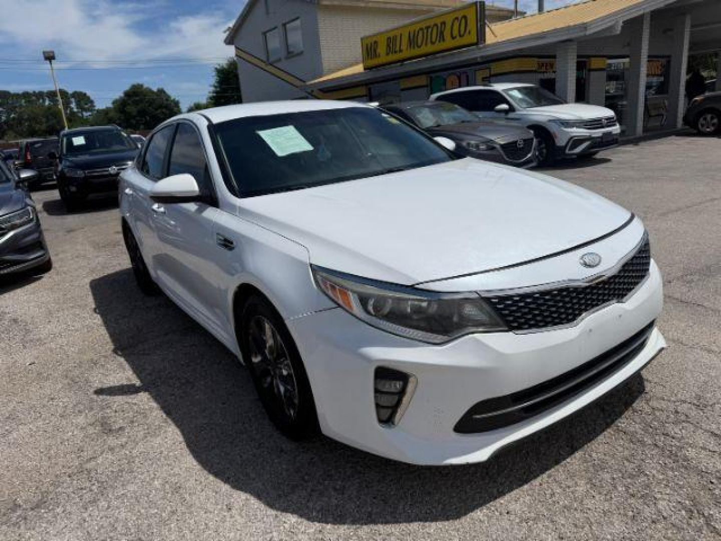 2018 WHITE Kia Optima LX (5XXGT4L38JG) with an 2.4L L4 DOHC 16V engine, 6-Speed Automatic transmission, located at 2715 W Pioneer Pkwy, Arlington, TX, 76013, (817) 265-9009, 32.710262, -97.153236 - Photo#5