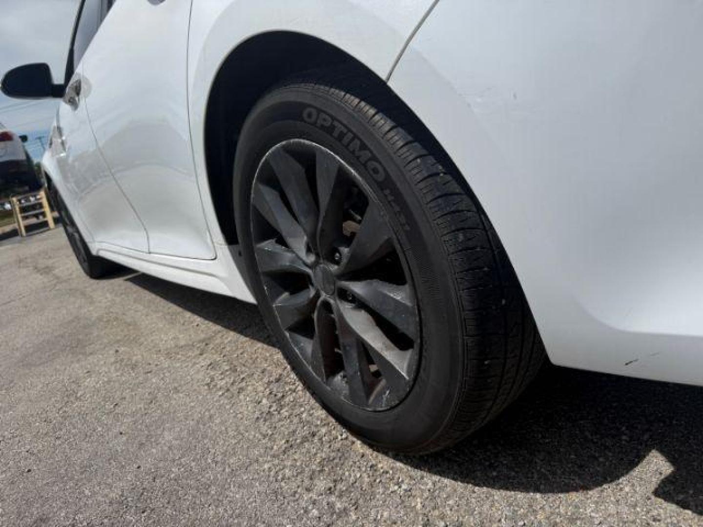 2018 WHITE Kia Optima LX (5XXGT4L38JG) with an 2.4L L4 DOHC 16V engine, 6-Speed Automatic transmission, located at 2715 W Pioneer Pkwy, Arlington, TX, 76013, (817) 265-9009, 32.710262, -97.153236 - Photo#9