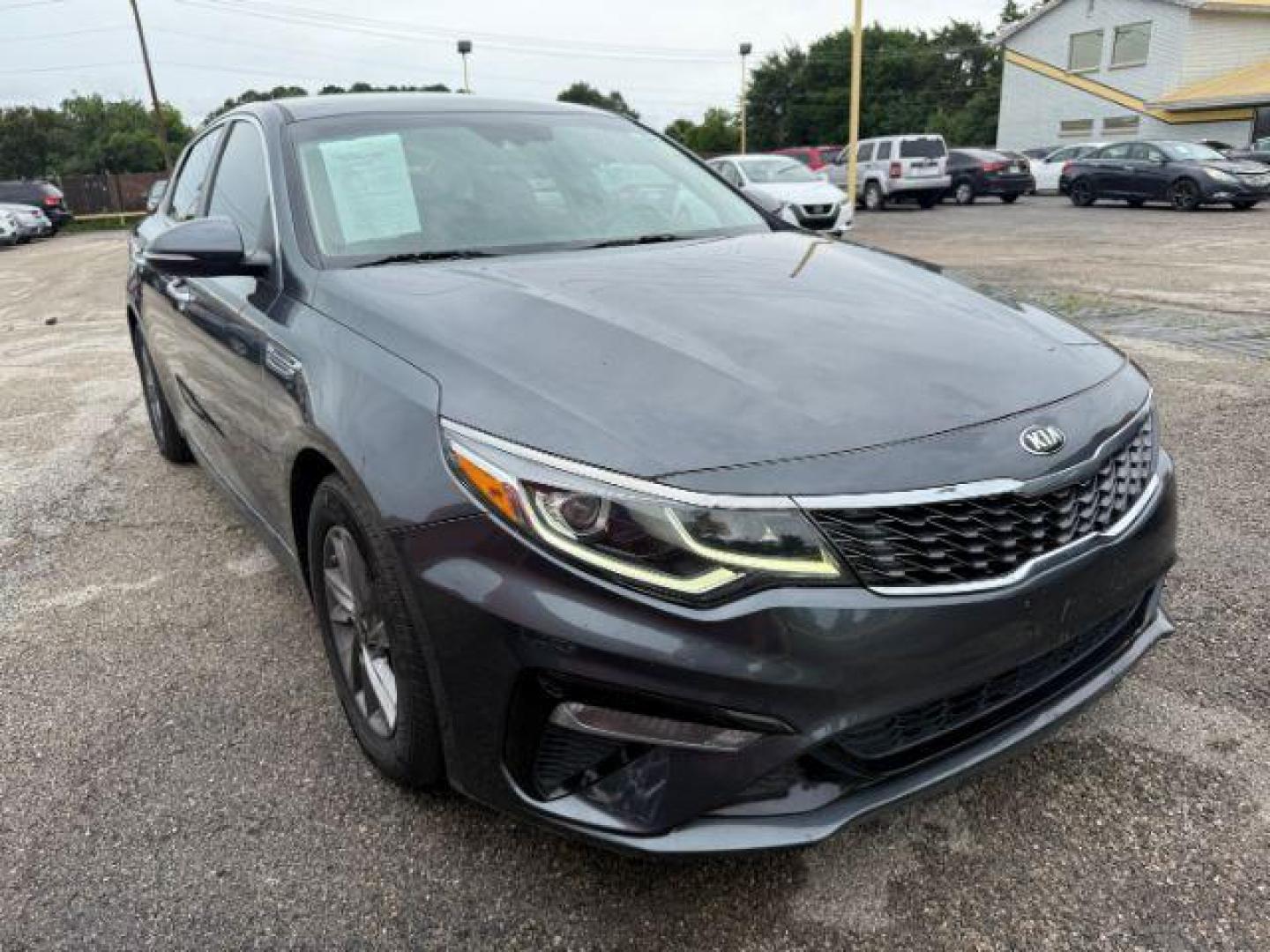2020 GRAY Kia Optima LX (5XXGT4L34LG) with an Theta II 2.4L I-4 gasoline direct injection engine, located at 2715 W Pioneer Pkwy, Arlington, TX, 76013, (817) 265-9009, 32.710262, -97.153236 - Photo#5