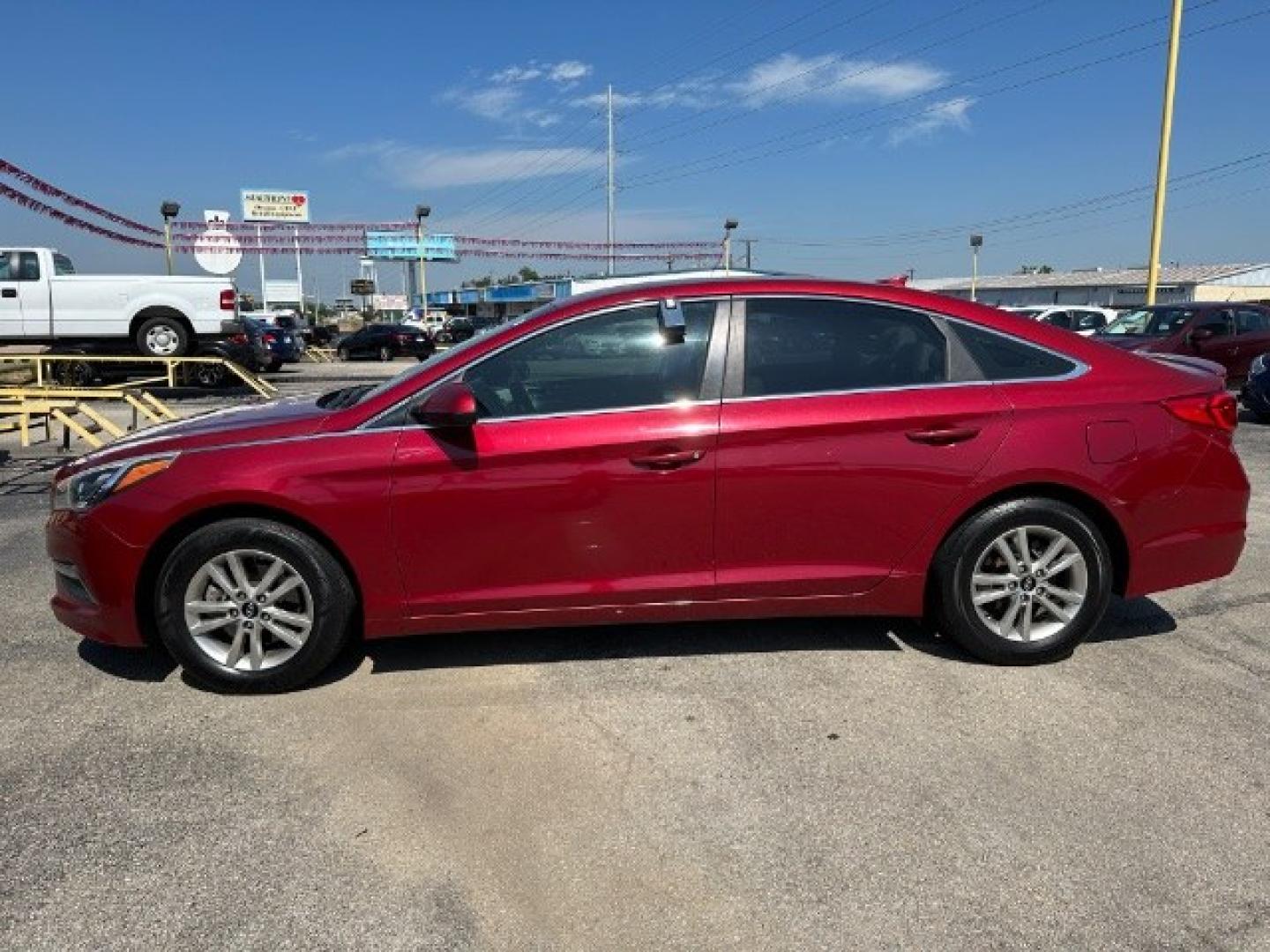 2015 RED Hyundai Sonata SE (5NPE24AF8FH) with an 2.4L L4 DOHC 16V engine, 7-Speed Automatic transmission, located at 2715 W Pioneer Pkwy, Arlington, TX, 76013, (817) 265-9009, 32.710262, -97.153236- Photo#1