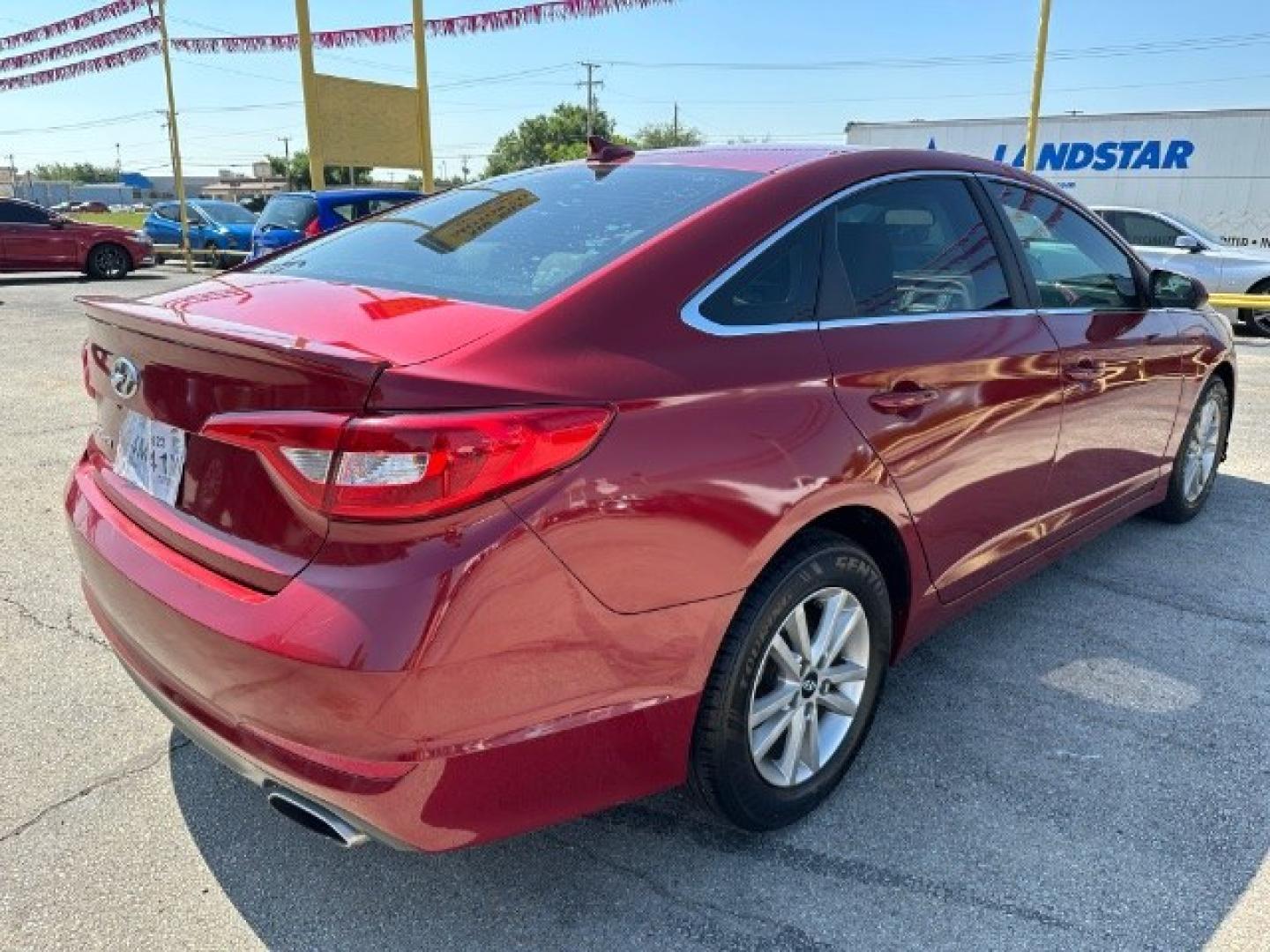 2015 RED Hyundai Sonata SE (5NPE24AF8FH) with an 2.4L L4 DOHC 16V engine, 7-Speed Automatic transmission, located at 2715 W Pioneer Pkwy, Arlington, TX, 76013, (817) 265-9009, 32.710262, -97.153236- Photo#4