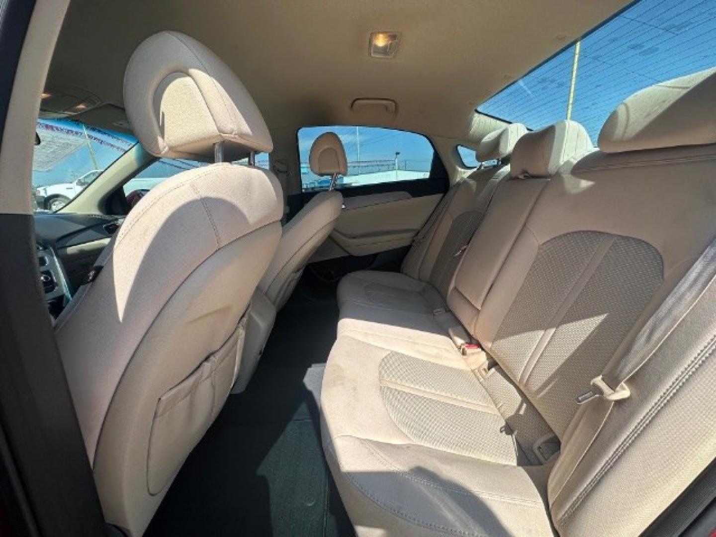 2015 RED Hyundai Sonata SE (5NPE24AF8FH) with an 2.4L L4 DOHC 16V engine, 7-Speed Automatic transmission, located at 2715 W Pioneer Pkwy, Arlington, TX, 76013, (817) 265-9009, 32.710262, -97.153236- Photo#10