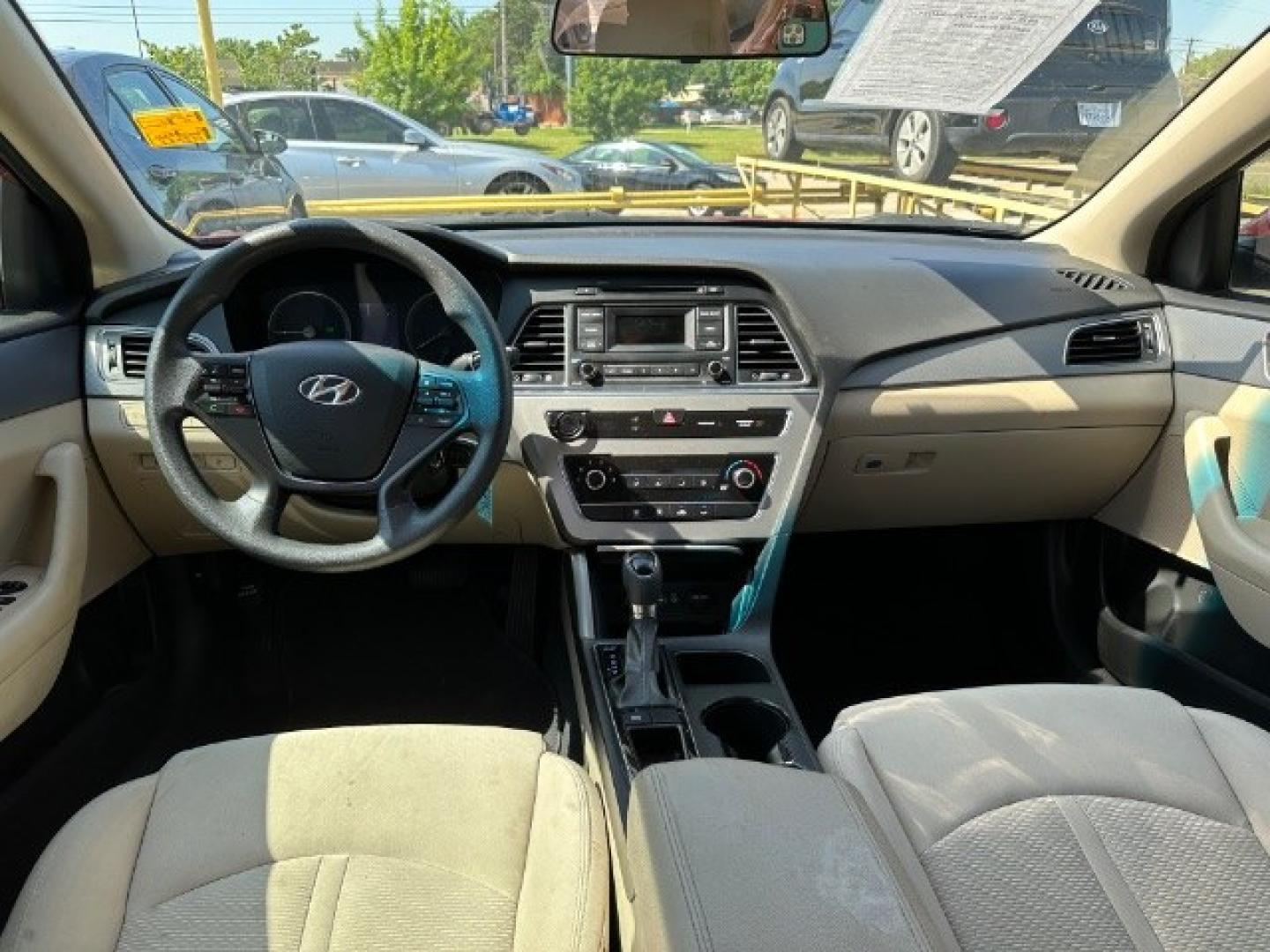 2015 RED Hyundai Sonata SE (5NPE24AF8FH) with an 2.4L L4 DOHC 16V engine, 7-Speed Automatic transmission, located at 2715 W Pioneer Pkwy, Arlington, TX, 76013, (817) 265-9009, 32.710262, -97.153236- Photo#11