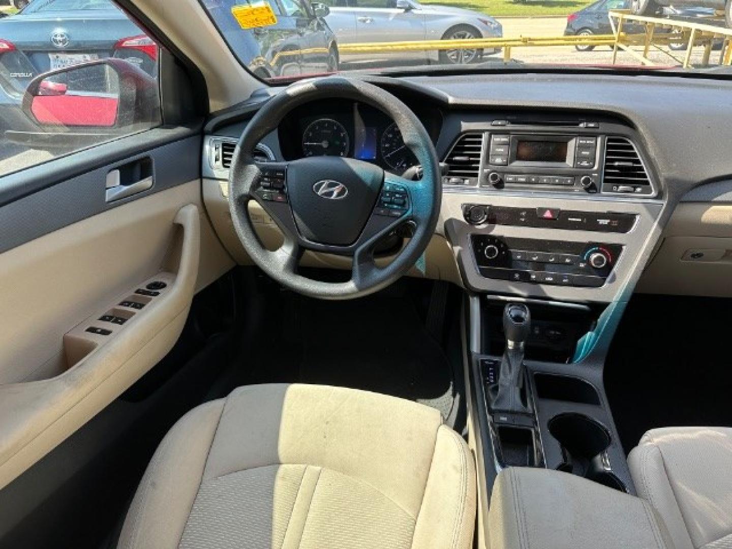2015 RED Hyundai Sonata SE (5NPE24AF8FH) with an 2.4L L4 DOHC 16V engine, 7-Speed Automatic transmission, located at 2715 W Pioneer Pkwy, Arlington, TX, 76013, (817) 265-9009, 32.710262, -97.153236- Photo#12
