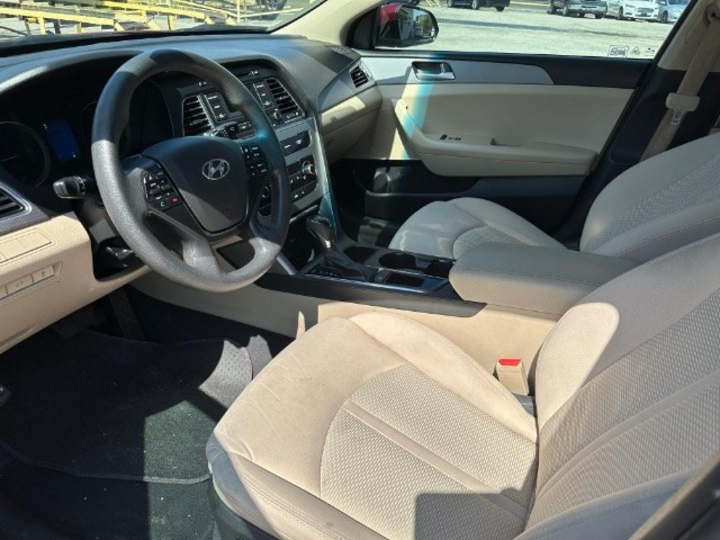 2015 RED Hyundai Sonata SE (5NPE24AF8FH) with an 2.4L L4 DOHC 16V engine, 7-Speed Automatic transmission, located at 2715 W Pioneer Pkwy, Arlington, TX, 76013, (817) 265-9009, 32.710262, -97.153236- Photo#13