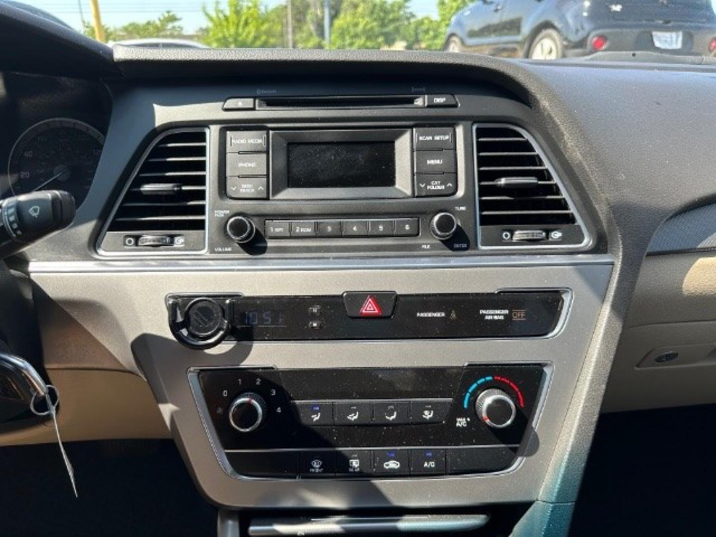 2015 RED Hyundai Sonata SE (5NPE24AF8FH) with an 2.4L L4 DOHC 16V engine, 7-Speed Automatic transmission, located at 2715 W Pioneer Pkwy, Arlington, TX, 76013, (817) 265-9009, 32.710262, -97.153236- Photo#15