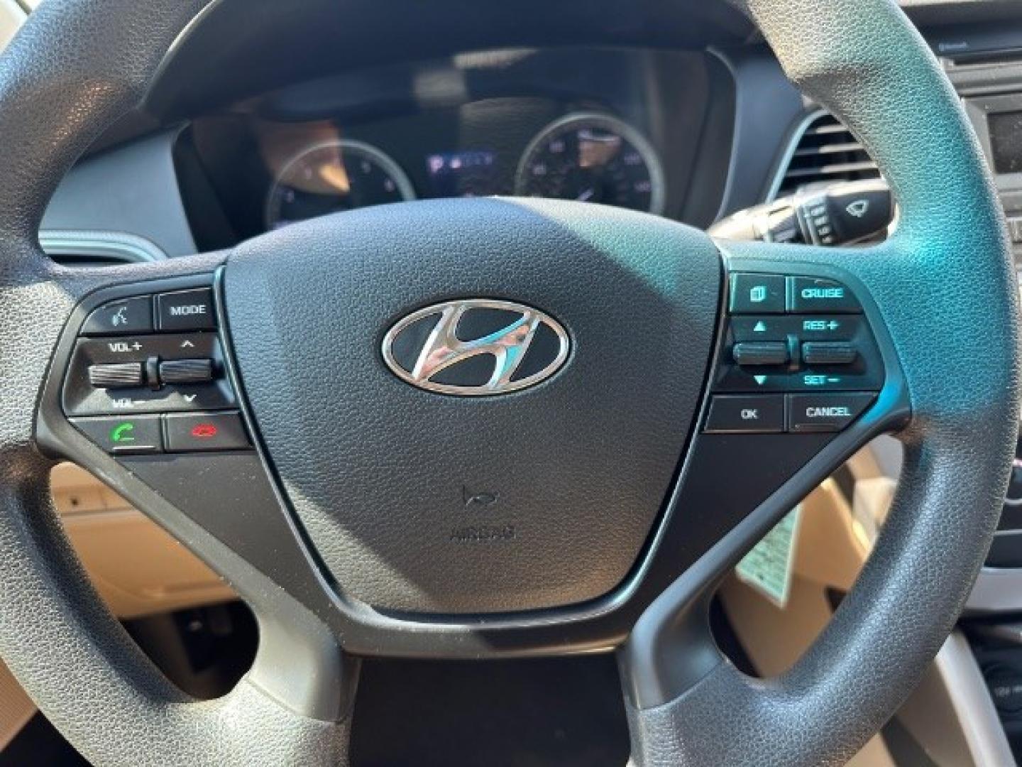 2015 RED Hyundai Sonata SE (5NPE24AF8FH) with an 2.4L L4 DOHC 16V engine, 7-Speed Automatic transmission, located at 2715 W Pioneer Pkwy, Arlington, TX, 76013, (817) 265-9009, 32.710262, -97.153236- Photo#17