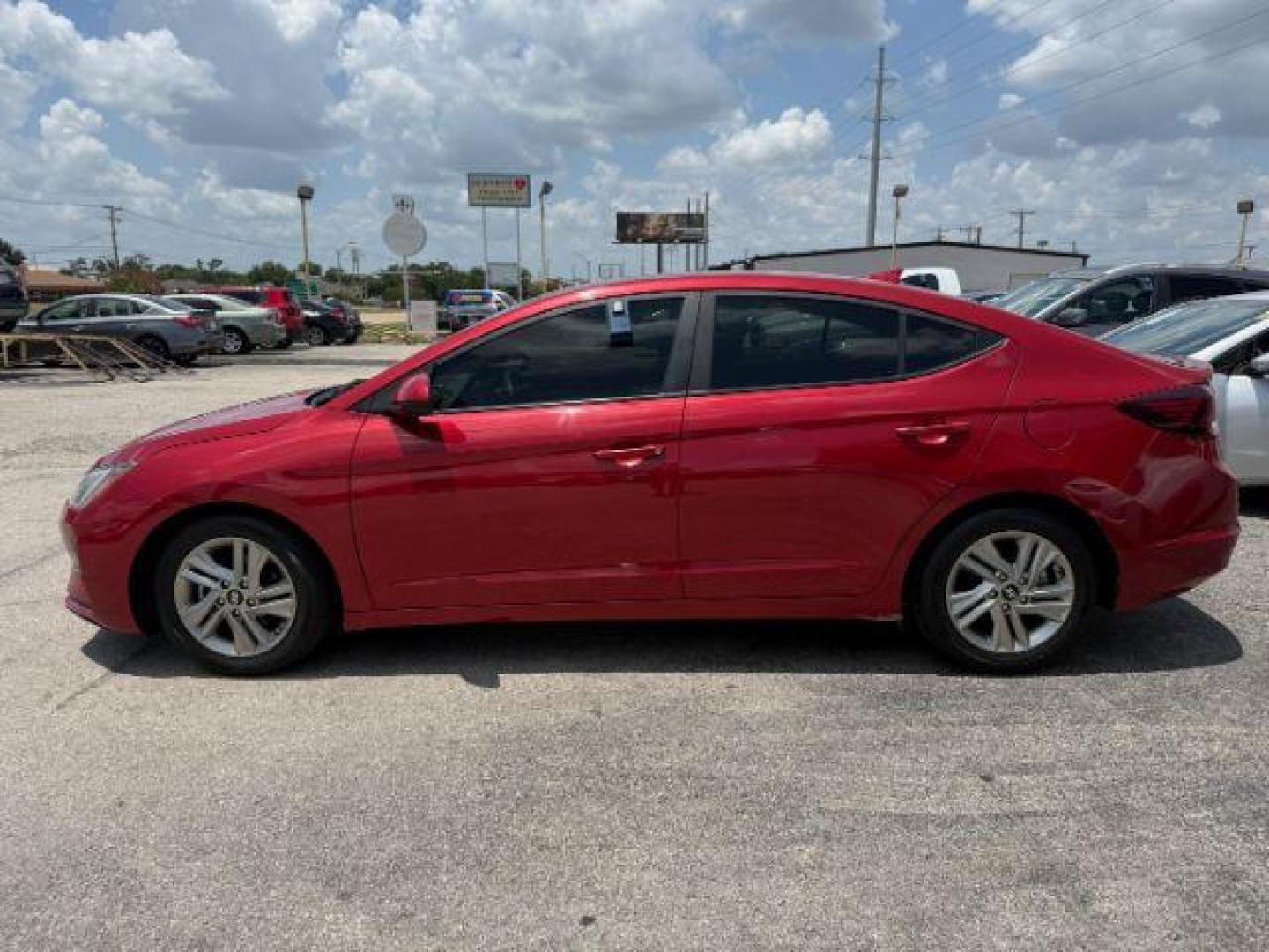 2019 RED Hyundai Elantra SEL (5NPD84LFXKH) with an Nu 2L I-4 DOHC engine, located at 2715 W Pioneer Pkwy, Arlington, TX, 76013, (817) 265-9009, 32.710262, -97.153236 - Photo#2