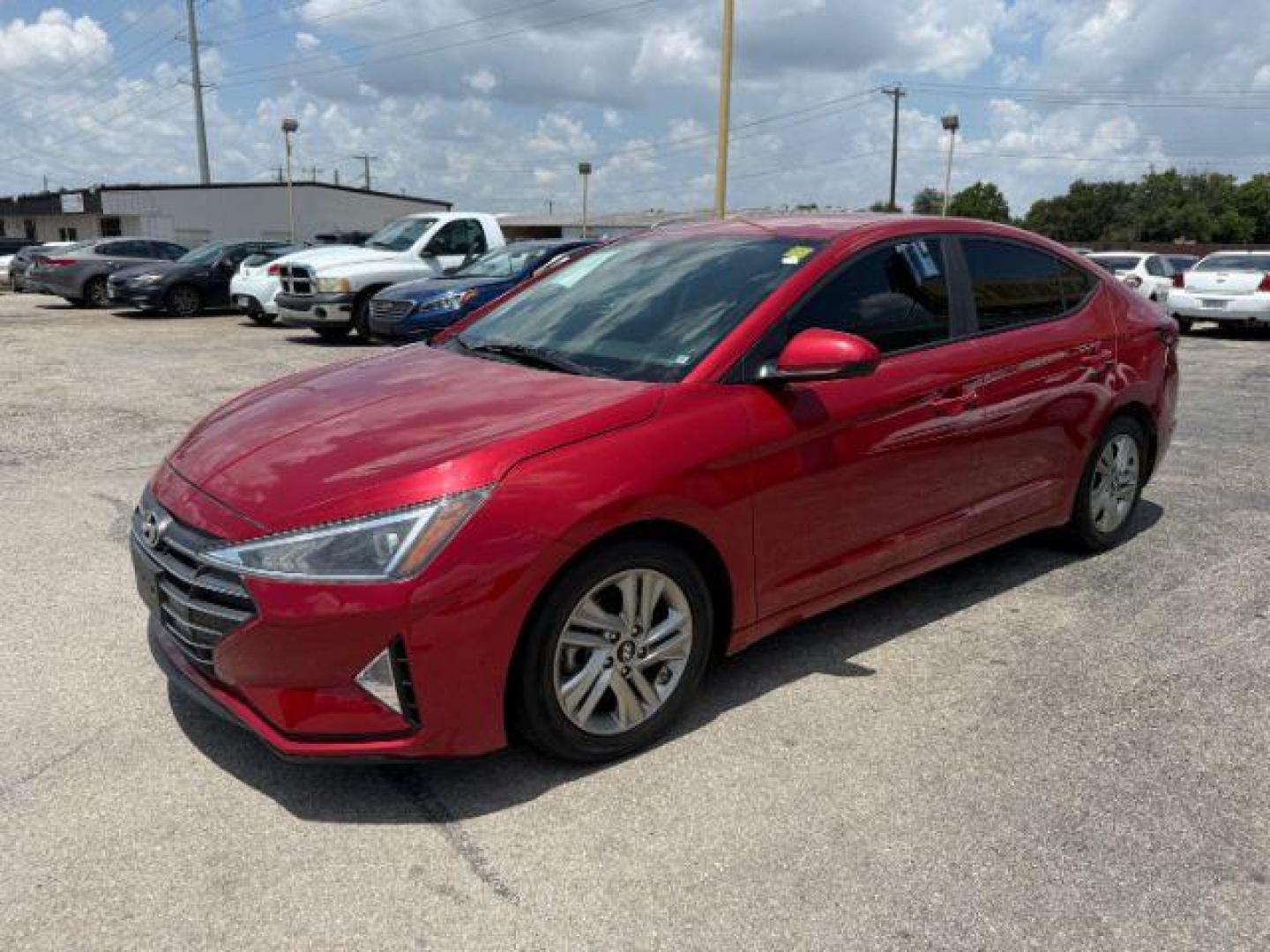 2019 RED Hyundai Elantra SEL (5NPD84LFXKH) with an Nu 2L I-4 DOHC engine, located at 2715 W Pioneer Pkwy, Arlington, TX, 76013, (817) 265-9009, 32.710262, -97.153236 - Photo#3