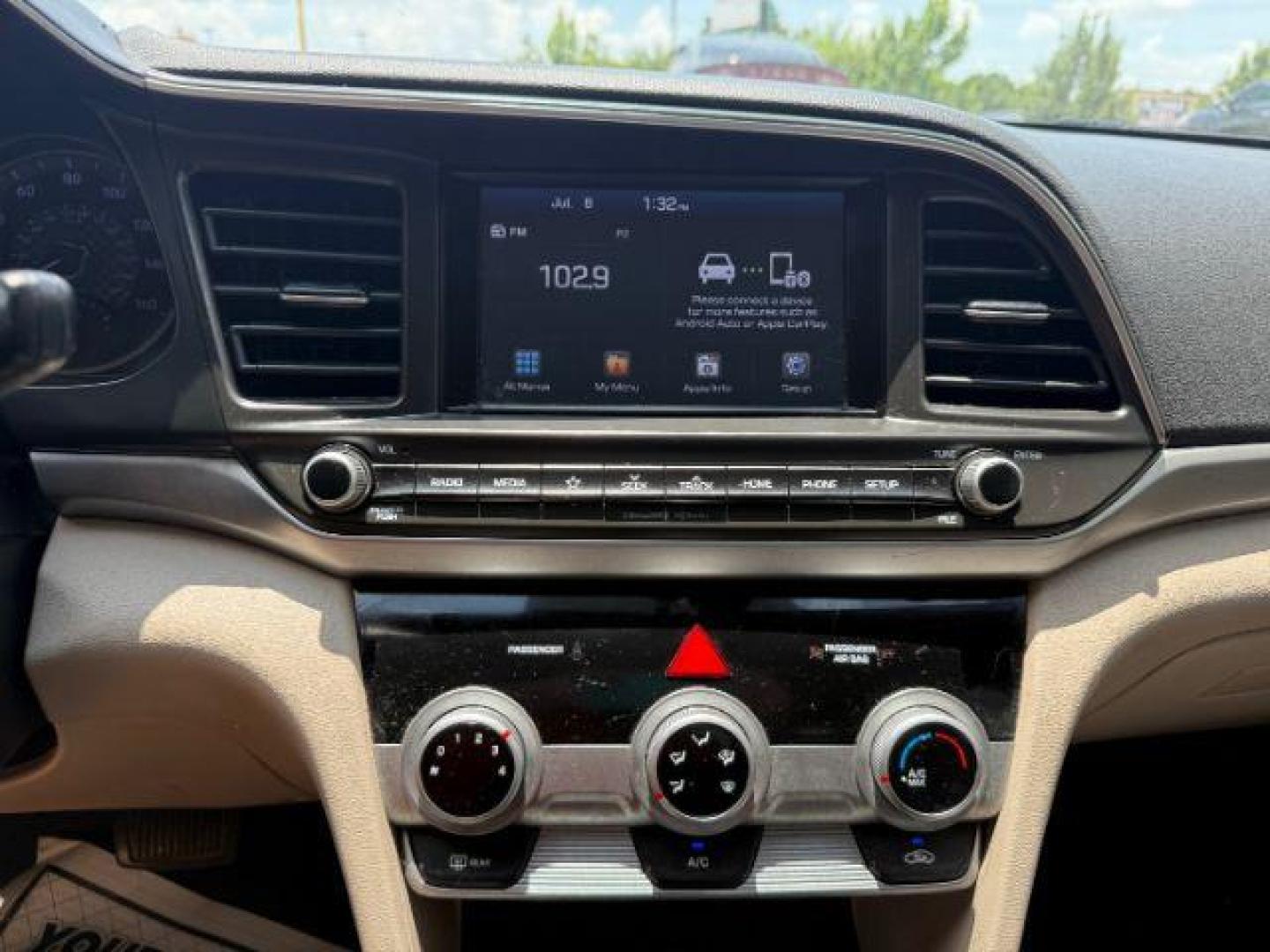2019 RED Hyundai Elantra SEL (5NPD84LFXKH) with an Nu 2L I-4 DOHC engine, located at 2715 W Pioneer Pkwy, Arlington, TX, 76013, (817) 265-9009, 32.710262, -97.153236 - Photo#17