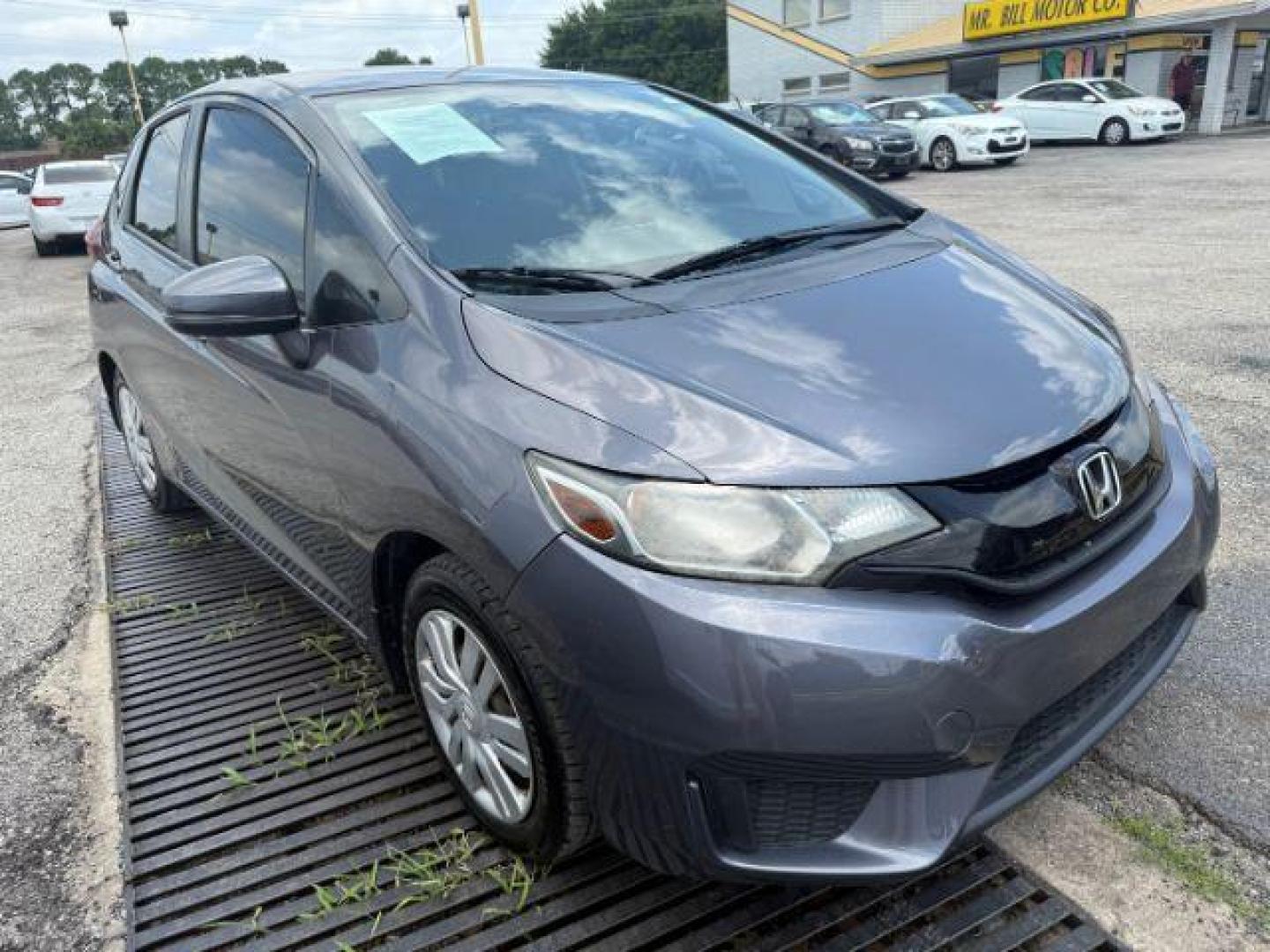 2016 GRAY Honda Fit LX CVT (JHMGK5H5XGX) with an 1.5L L4 SOHC 16V engine, Continuously Variable Transmission transmission, located at 2715 W Pioneer Pkwy, Arlington, TX, 76013, (817) 265-9009, 32.710262, -97.153236 - Photo#5