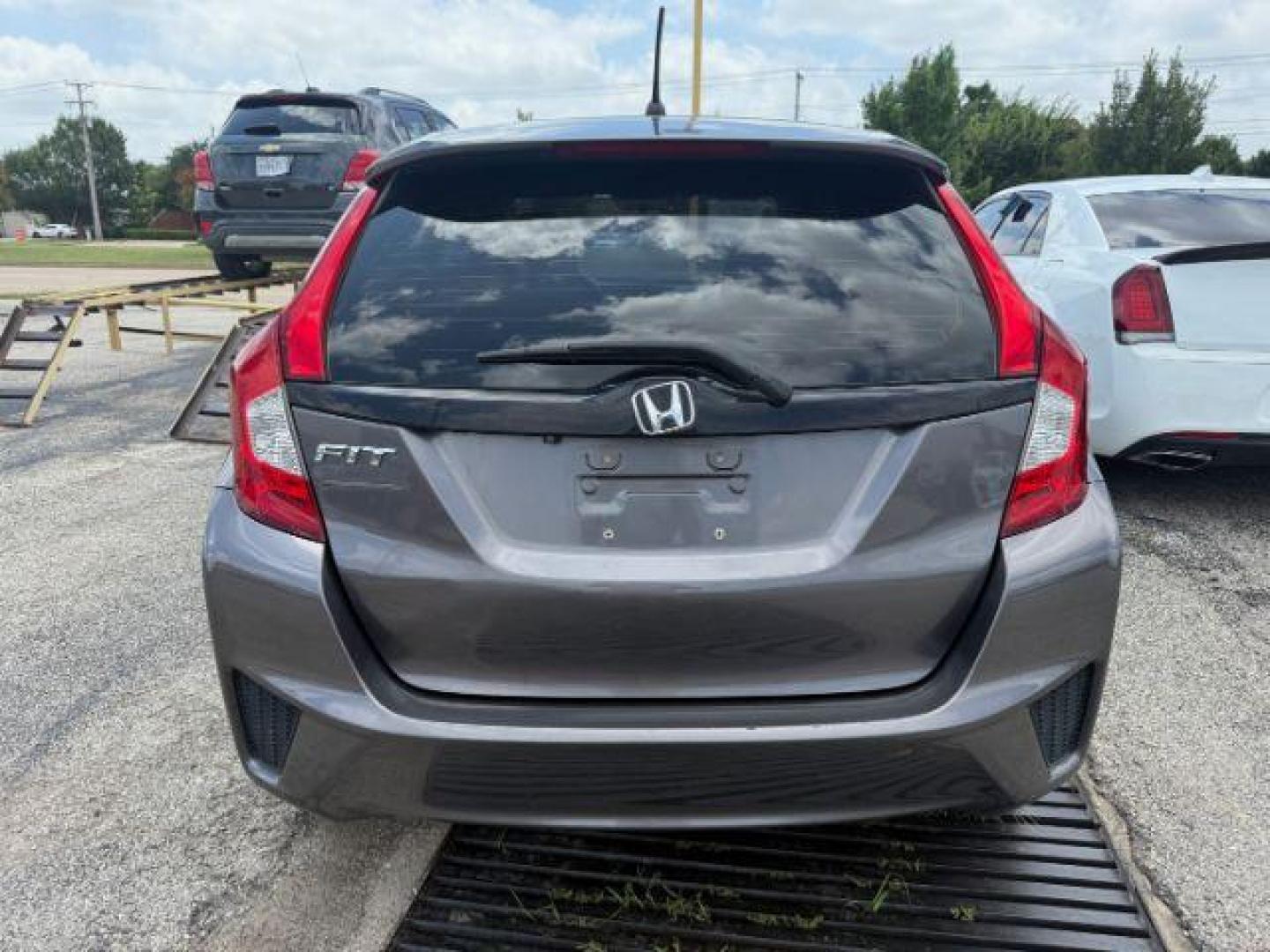 2016 GRAY Honda Fit LX CVT (JHMGK5H5XGX) with an 1.5L L4 SOHC 16V engine, Continuously Variable Transmission transmission, located at 2715 W Pioneer Pkwy, Arlington, TX, 76013, (817) 265-9009, 32.710262, -97.153236 - Photo#7