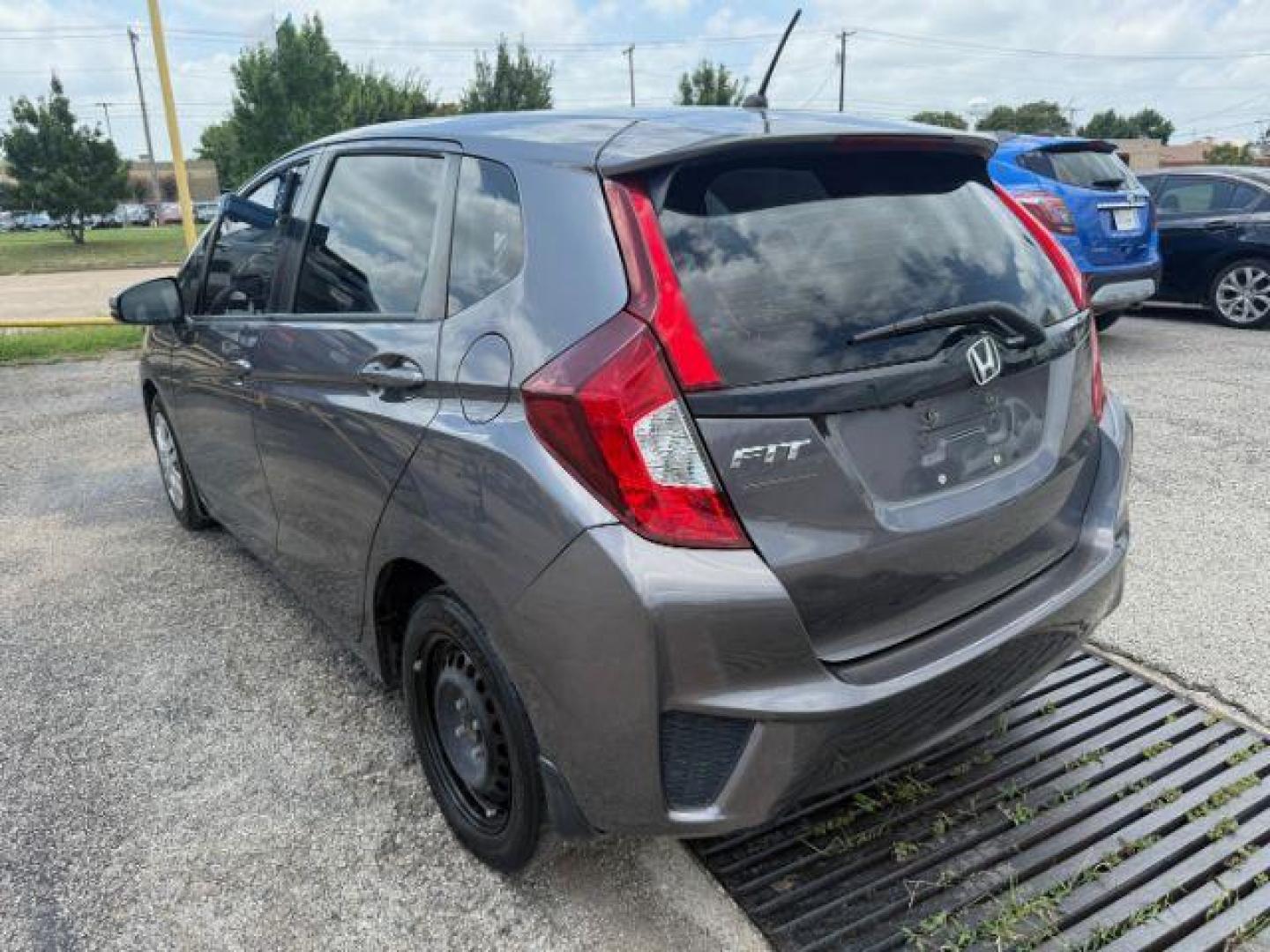 2016 GRAY Honda Fit LX CVT (JHMGK5H5XGX) with an 1.5L L4 SOHC 16V engine, Continuously Variable Transmission transmission, located at 2715 W Pioneer Pkwy, Arlington, TX, 76013, (817) 265-9009, 32.710262, -97.153236 - Photo#8