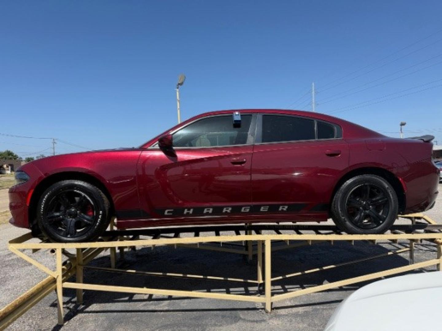 2020 RED Dodge Charger SXT RWD (2C3CDXBG1LH) with an Pentastar 3.6L V-6 D engine, located at 2715 W Pioneer Pkwy, Arlington, TX, 76013, (817) 265-9009, 32.710262, -97.153236- Photo#3