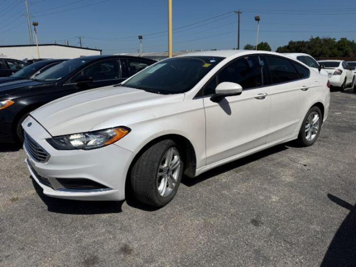 2018 WHITE Ford Fusion SE (3FA6P0HD7JR) with an 1.5L L4 DOHC 16V engine, 6-Speed Automatic transmission, located at 2715 W Pioneer Pkwy, Arlington, TX, 76013, (817) 265-9009, 32.710262, -97.153236 - Photo#3
