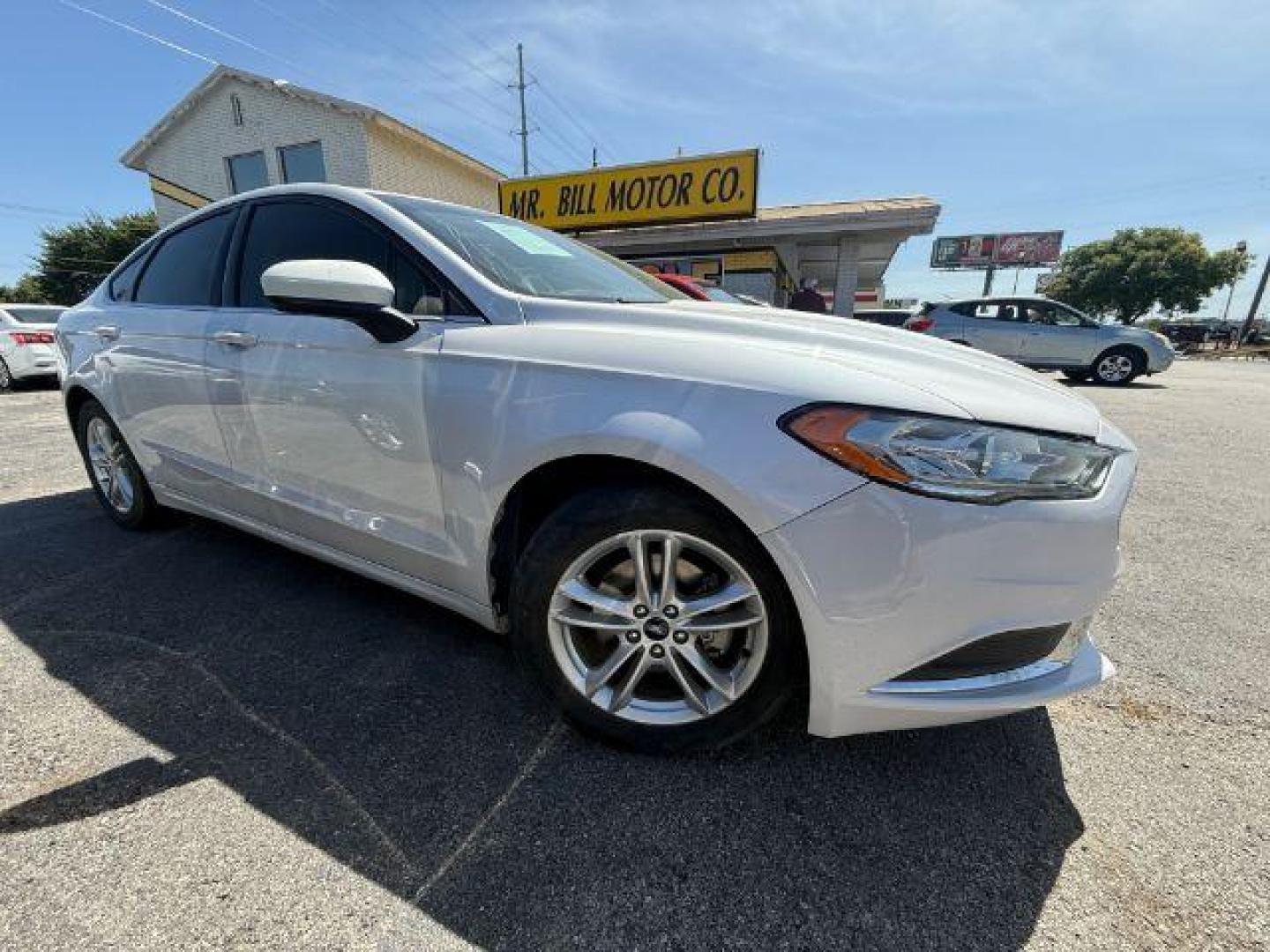 2018 WHITE Ford Fusion SE (3FA6P0HD7JR) with an 1.5L L4 DOHC 16V engine, 6-Speed Automatic transmission, located at 2715 W Pioneer Pkwy, Arlington, TX, 76013, (817) 265-9009, 32.710262, -97.153236 - Photo#6