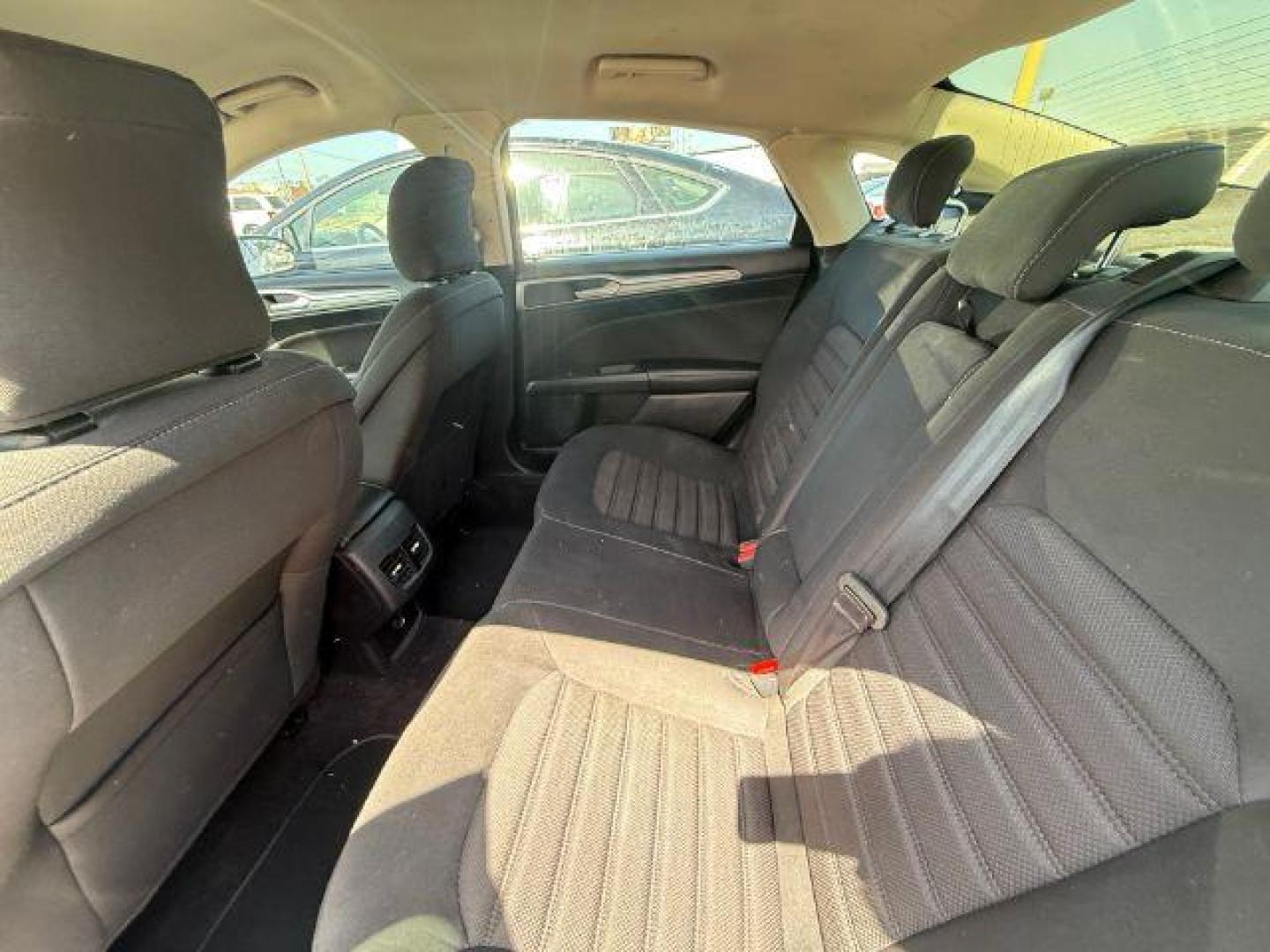 2018 WHITE Ford Fusion SE (3FA6P0HD7JR) with an 1.5L L4 DOHC 16V engine, 6-Speed Automatic transmission, located at 2715 W Pioneer Pkwy, Arlington, TX, 76013, (817) 265-9009, 32.710262, -97.153236 - Photo#12