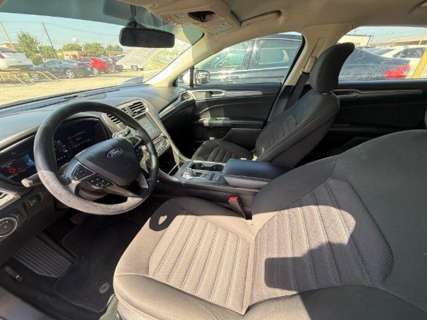 2018 WHITE Ford Fusion SE (3FA6P0HD7JR) with an 1.5L L4 DOHC 16V engine, 6-Speed Automatic transmission, located at 2715 W Pioneer Pkwy, Arlington, TX, 76013, (817) 265-9009, 32.710262, -97.153236 - Photo#14