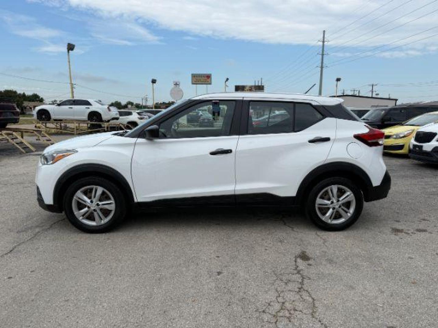 2020 WHITE Nissan Kicks S Xtronic CVT (3N1CP5BVXLL) with an 1.6L I-4 DOHC engine, located at 2715 W Pioneer Pkwy, Arlington, TX, 76013, (817) 265-9009, 32.710262, -97.153236 - Photo#2