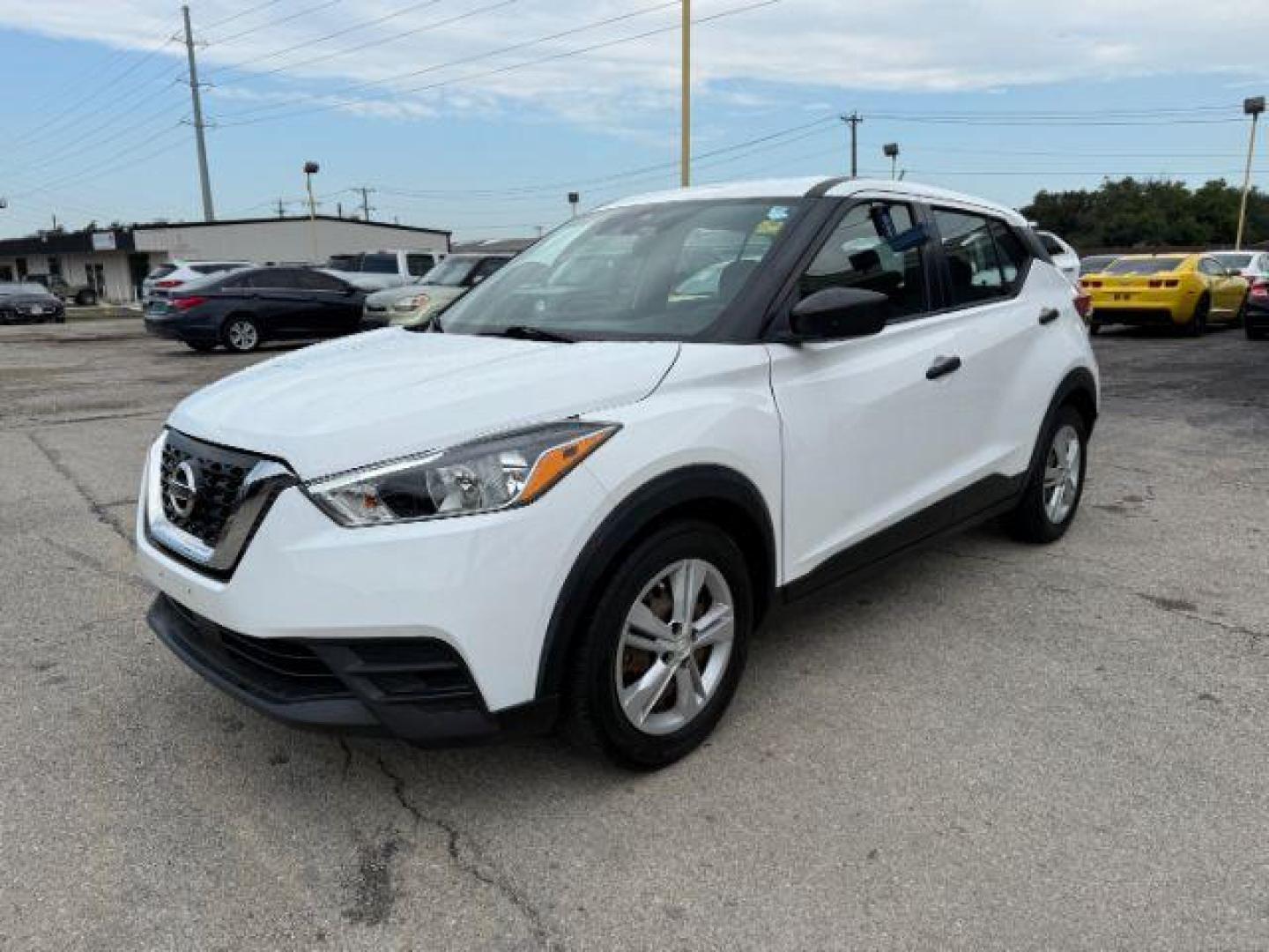 2020 WHITE Nissan Kicks S Xtronic CVT (3N1CP5BVXLL) with an 1.6L I-4 DOHC engine, located at 2715 W Pioneer Pkwy, Arlington, TX, 76013, (817) 265-9009, 32.710262, -97.153236 - Photo#3