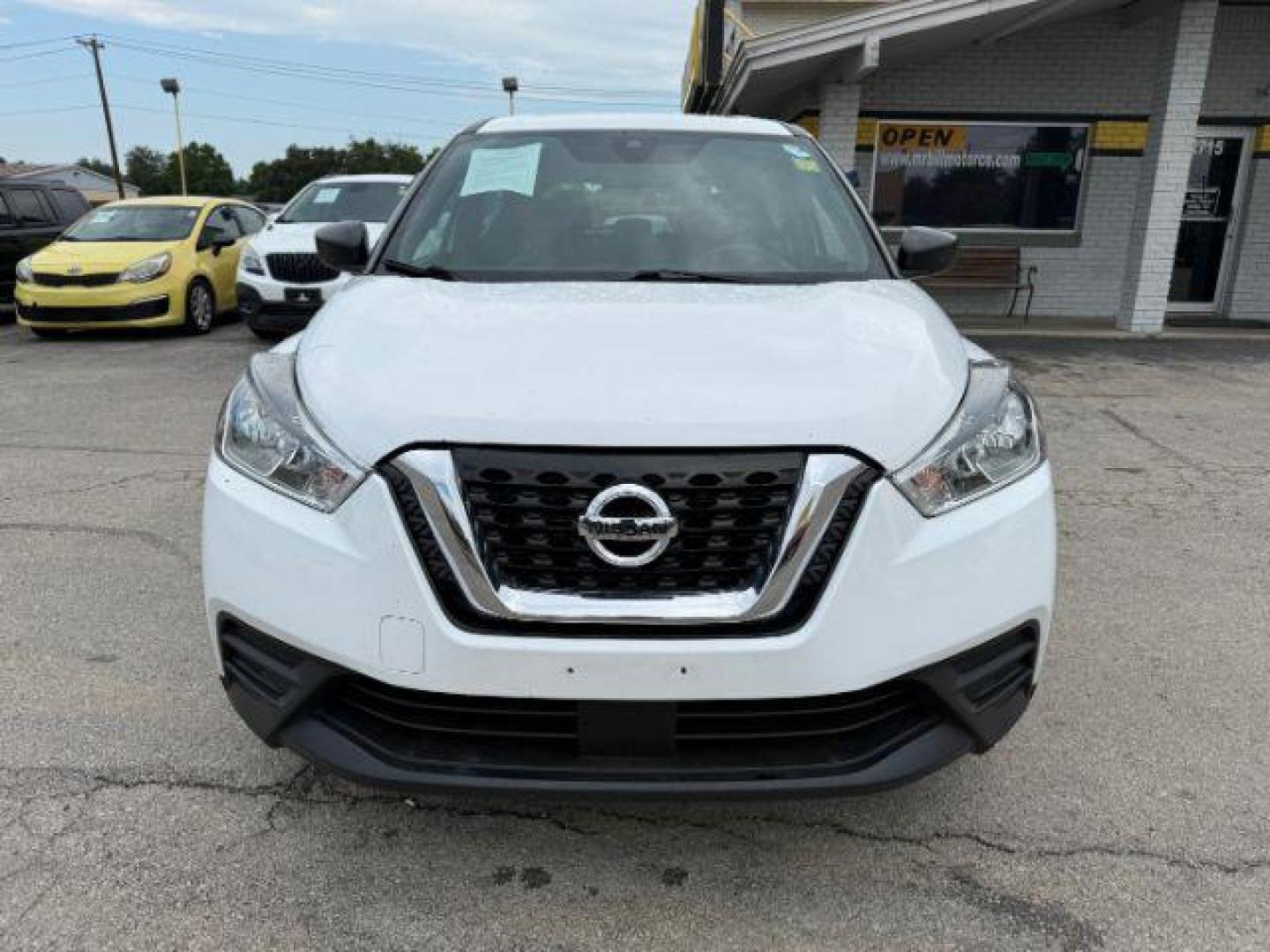 2020 WHITE Nissan Kicks S Xtronic CVT (3N1CP5BVXLL) with an 1.6L I-4 DOHC engine, located at 2715 W Pioneer Pkwy, Arlington, TX, 76013, (817) 265-9009, 32.710262, -97.153236 - Photo#4